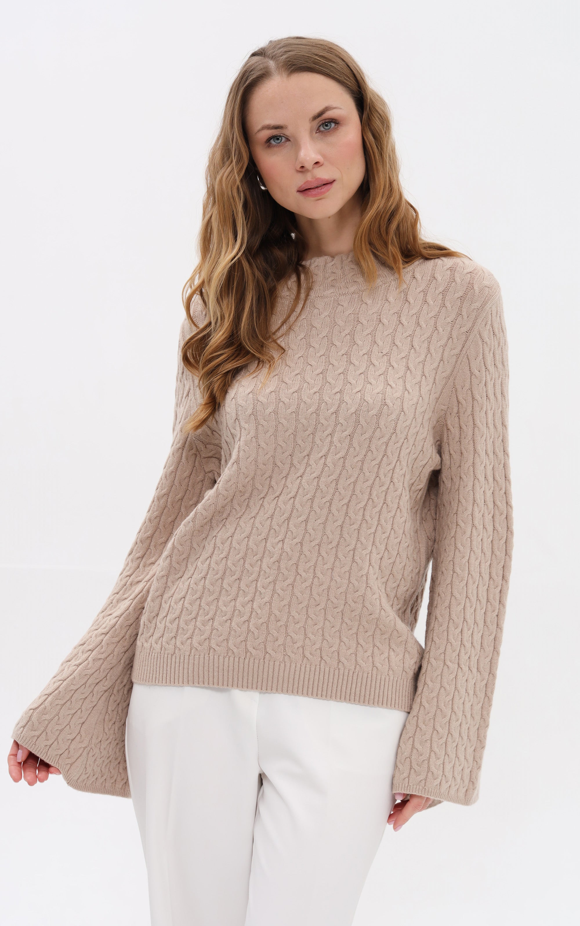 Pullover mit Zopfstrickmuster