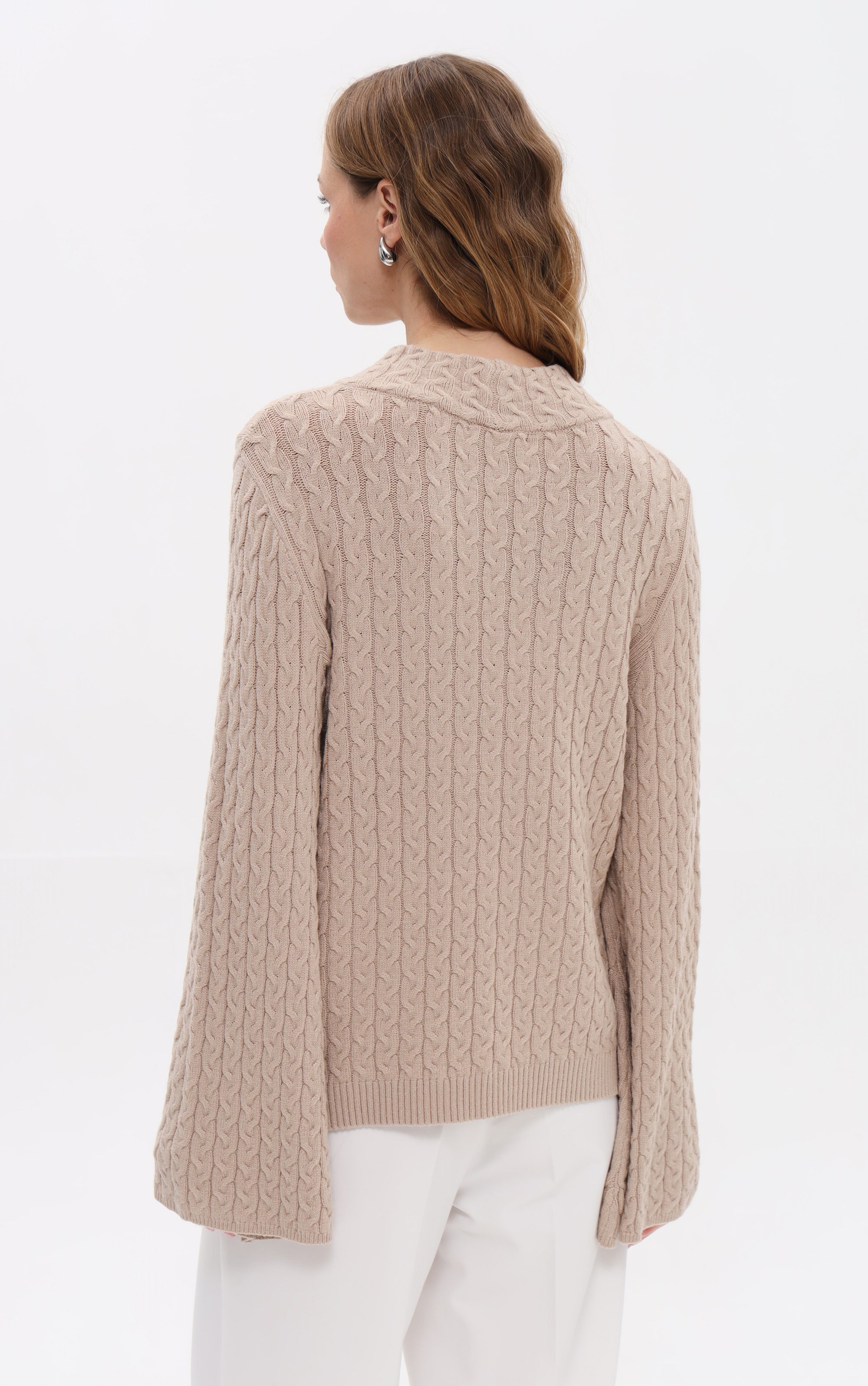 Pullover mit Zopfstrickmuster