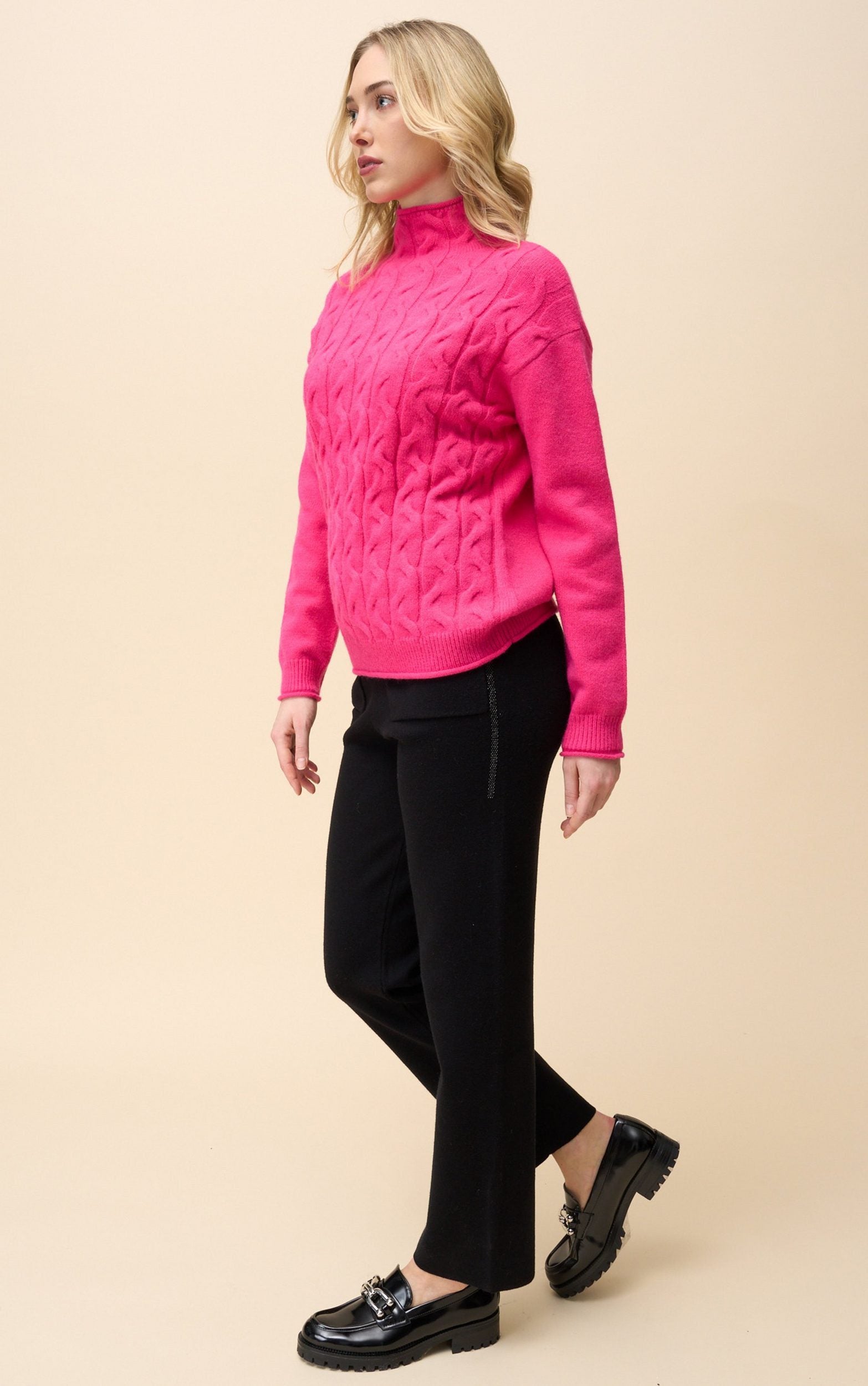 Strickpullover mit Zopfmuster