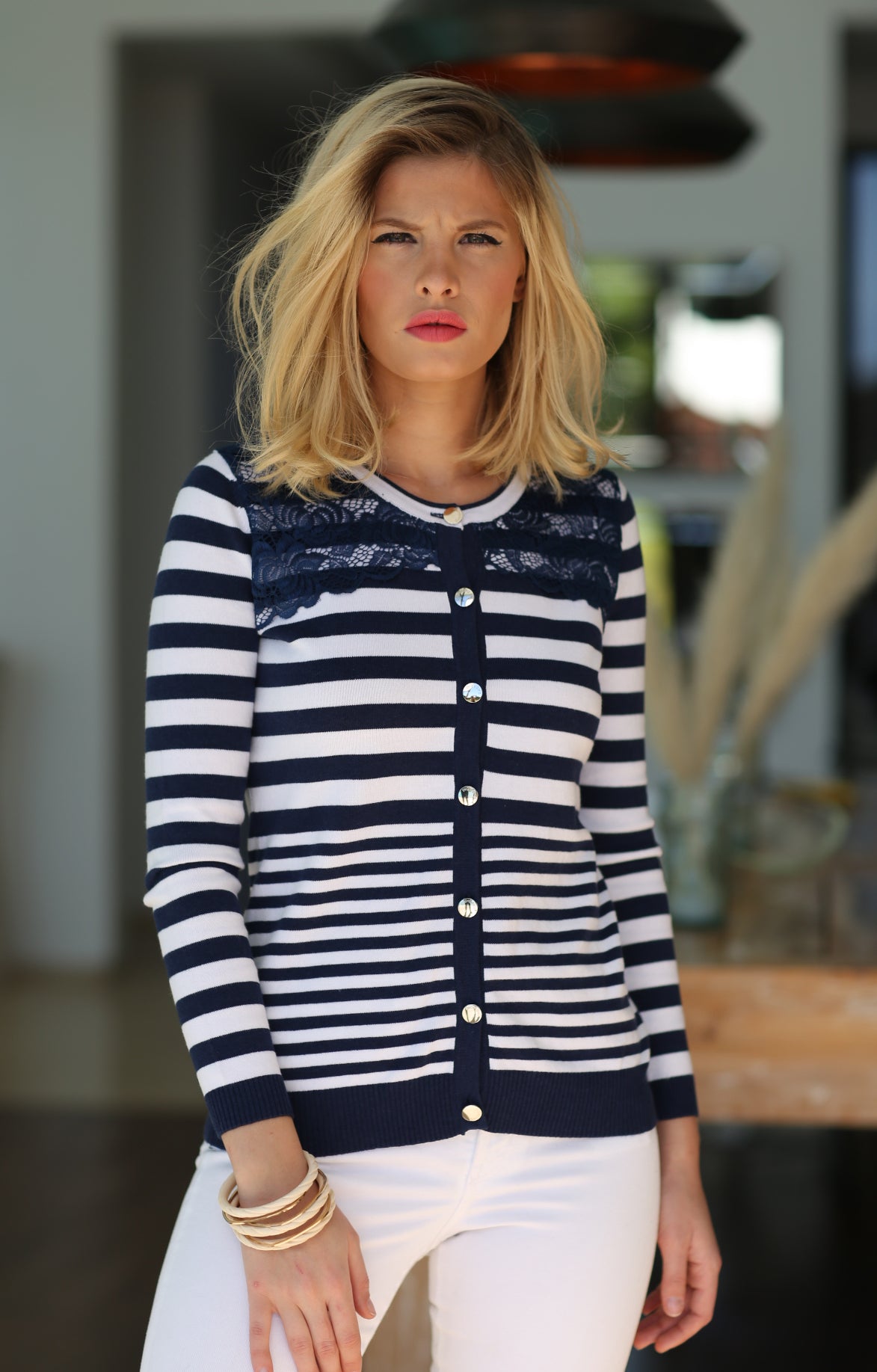 Strickjacke mit Spitzendetail