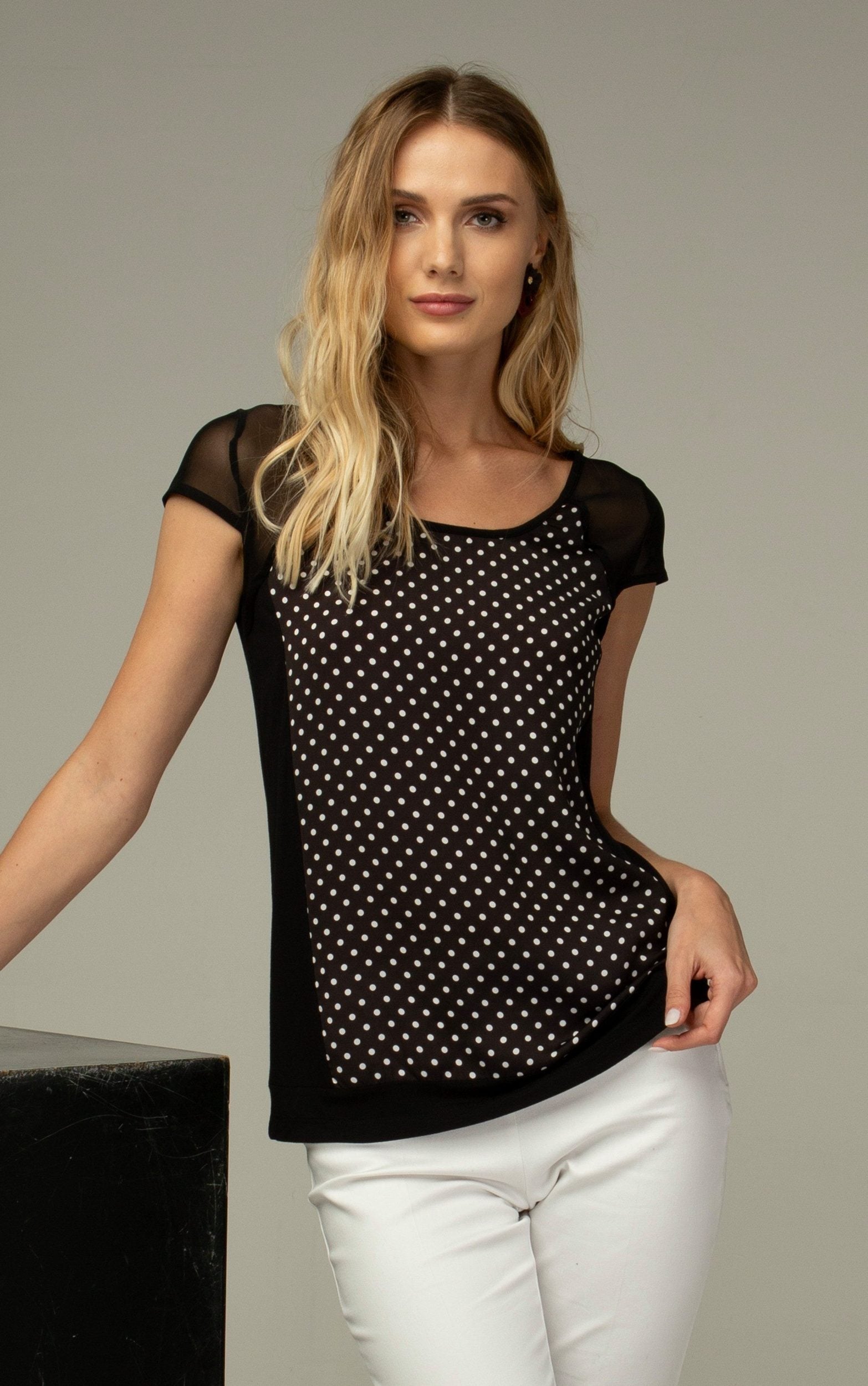 T-Shirt mit Punktemuster und Chiffonärmeln