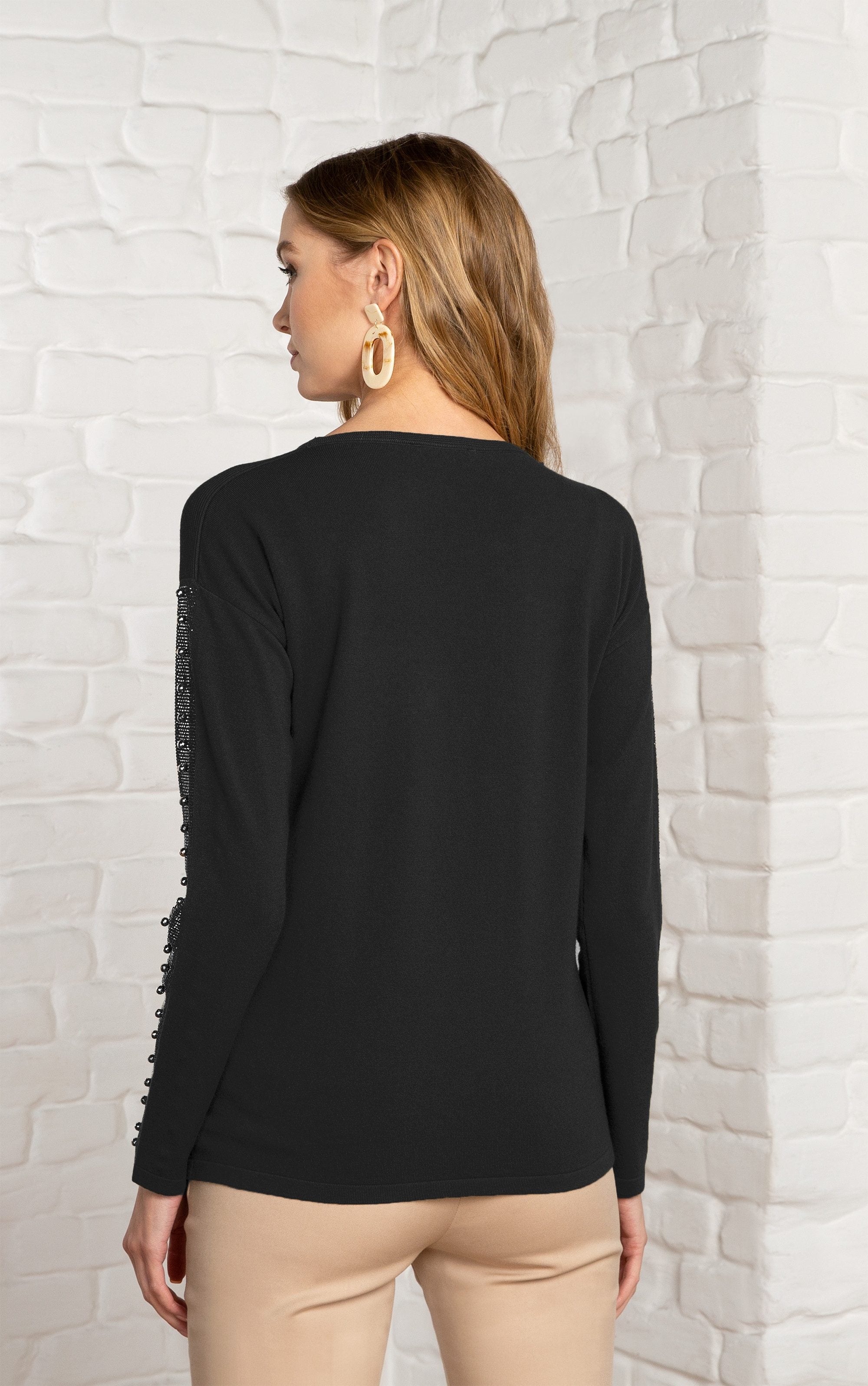 Strickpullover mit Strassdetails vorne und an den Ärmeln