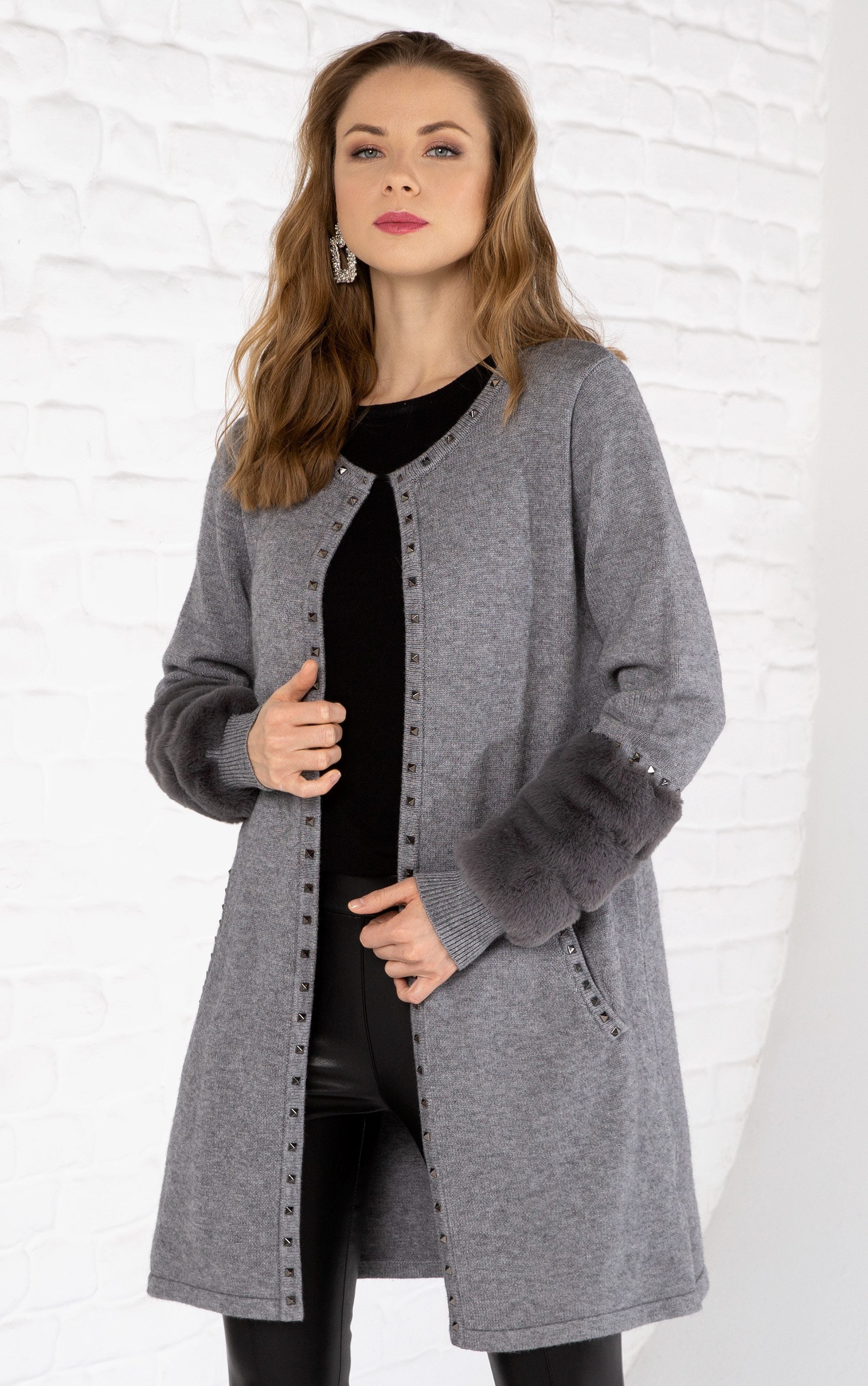 Longstrickjacke mit Nietendetails und Ärmelbündchen