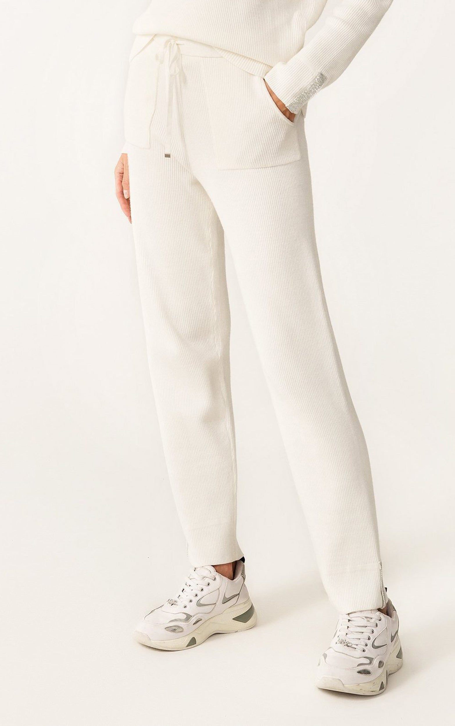 Strickhose mit weißem Bund