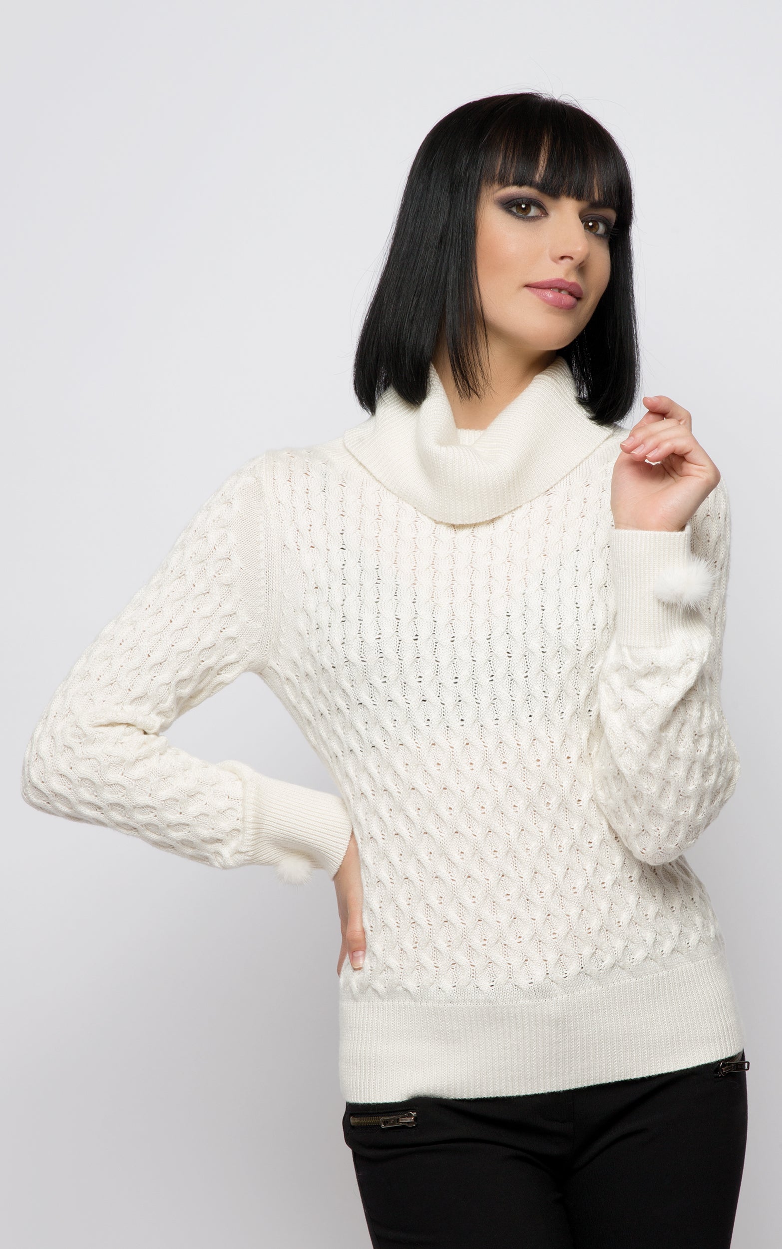 Strukturierter Strickpullover mit Bommeldetails