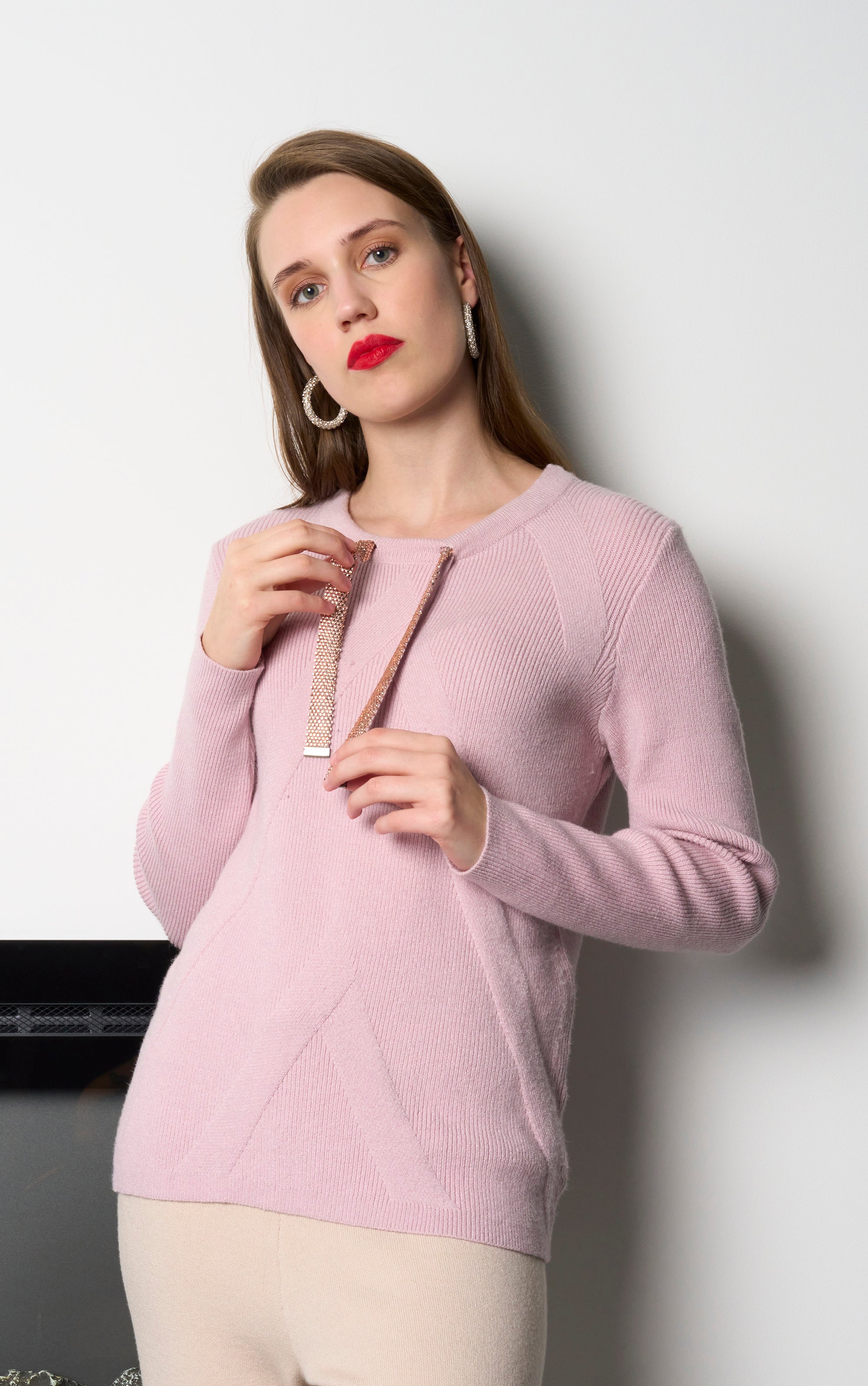 Sweatshirt mit glitzernden Zuglaschen am Halsausschnitt