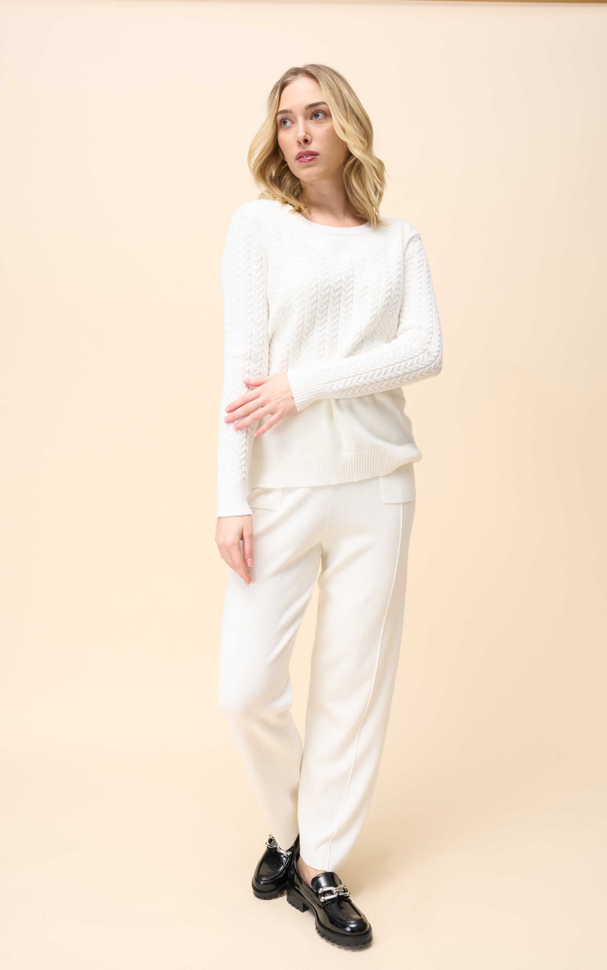 Strickpullover Basic Rundhalspullover mit Zopfmuster