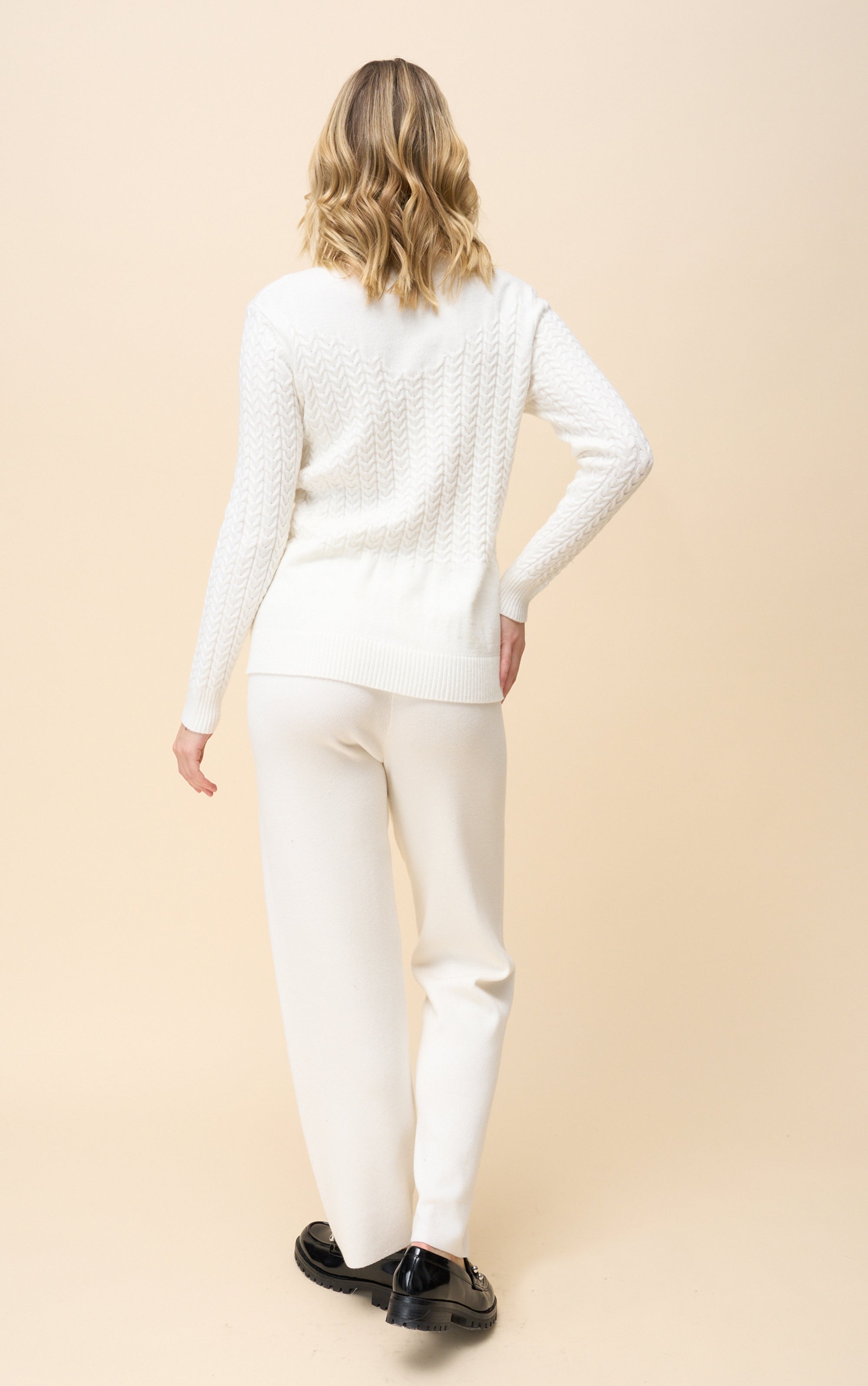 Strickpullover Basic Rundhalspullover mit Zopfmuster