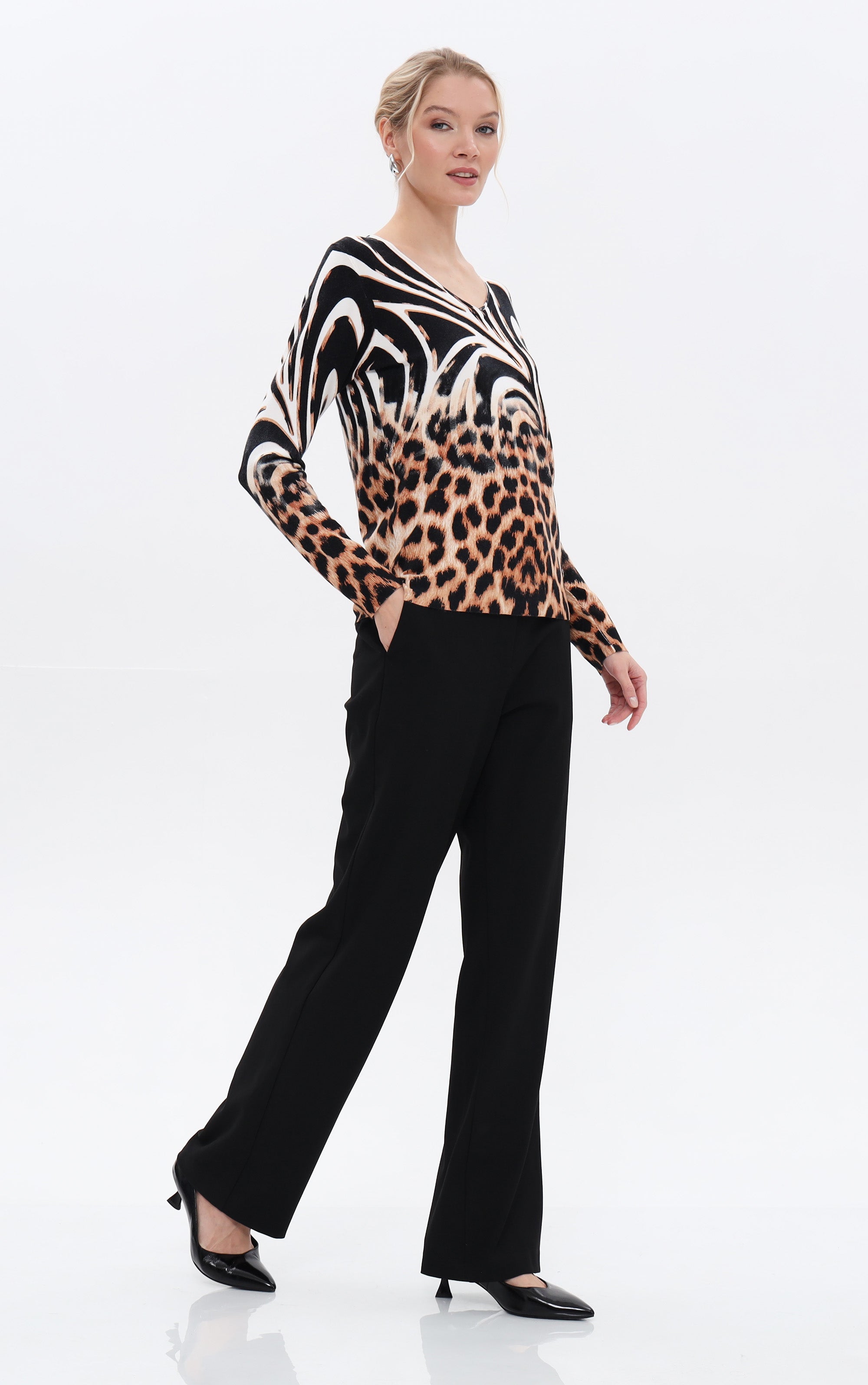 Rundhalspullover im Animalprint-Mix