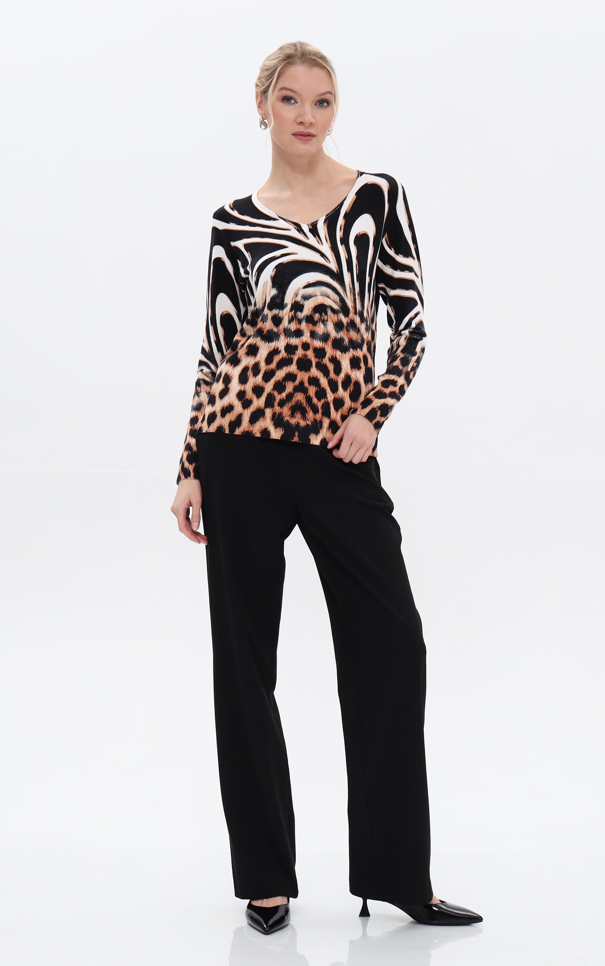 Rundhalspullover im Animalprint-Mix