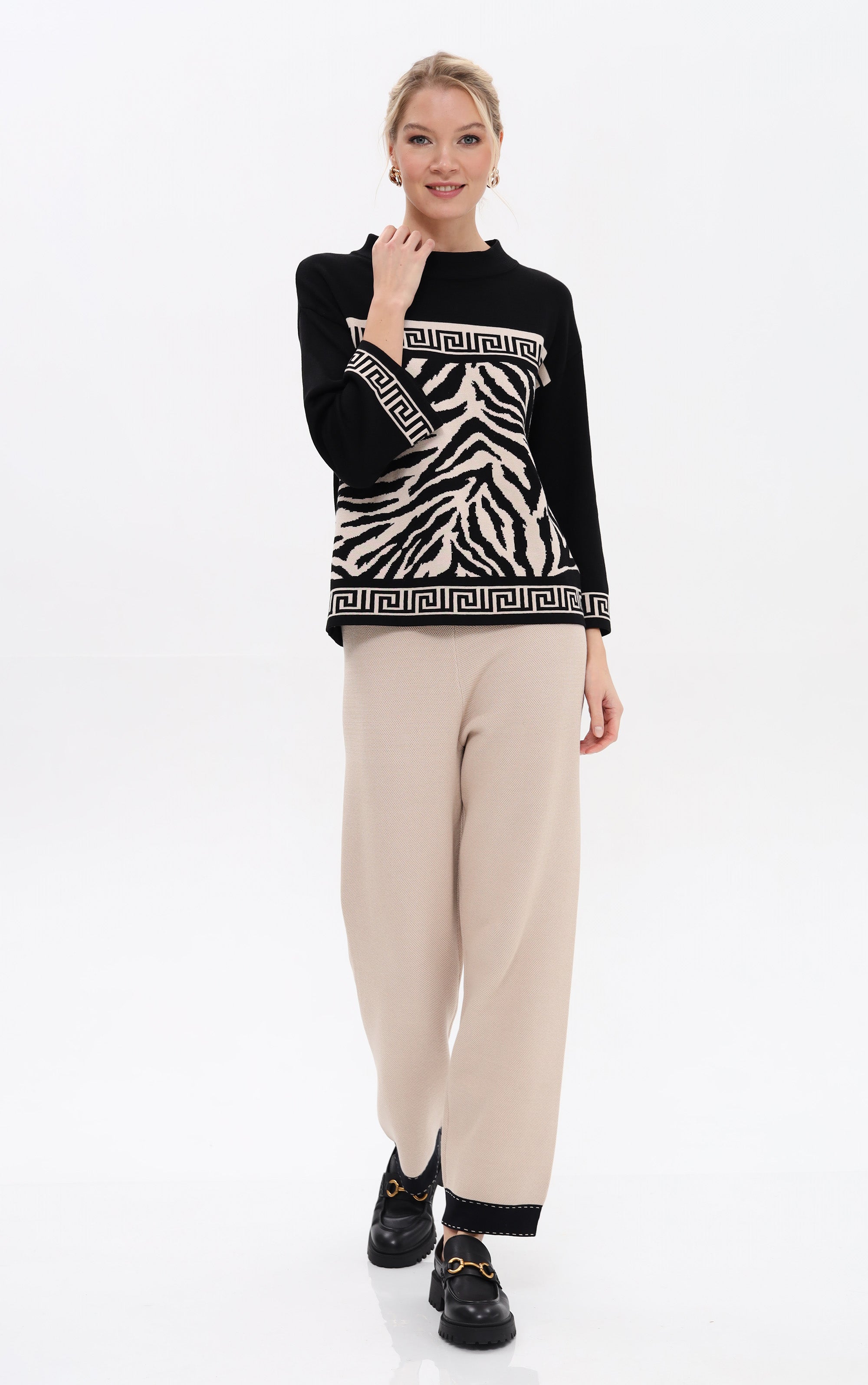 Pullover mit Zebraprint und Stehkragen