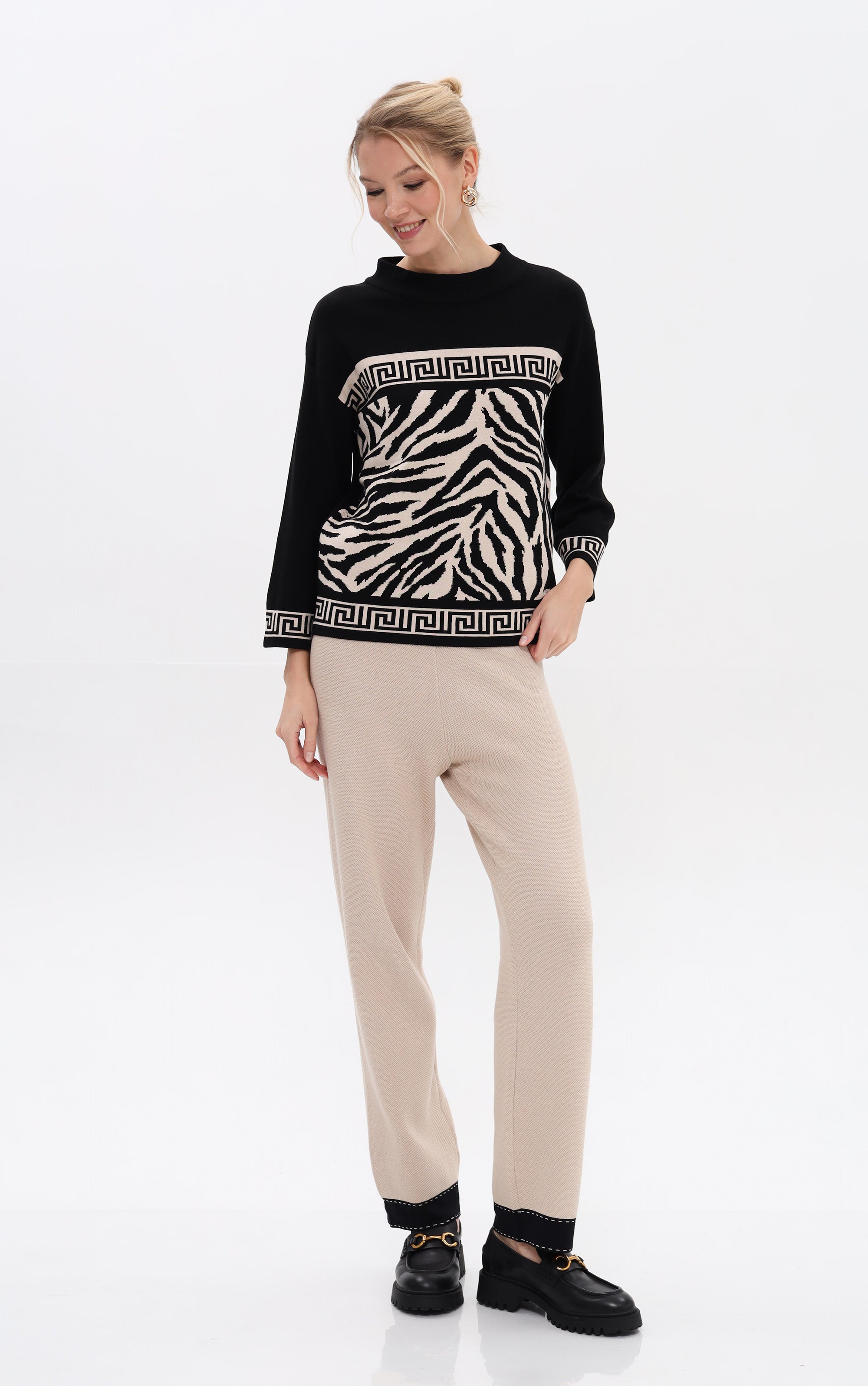 Pullover mit Zebraprint und Stehkragen