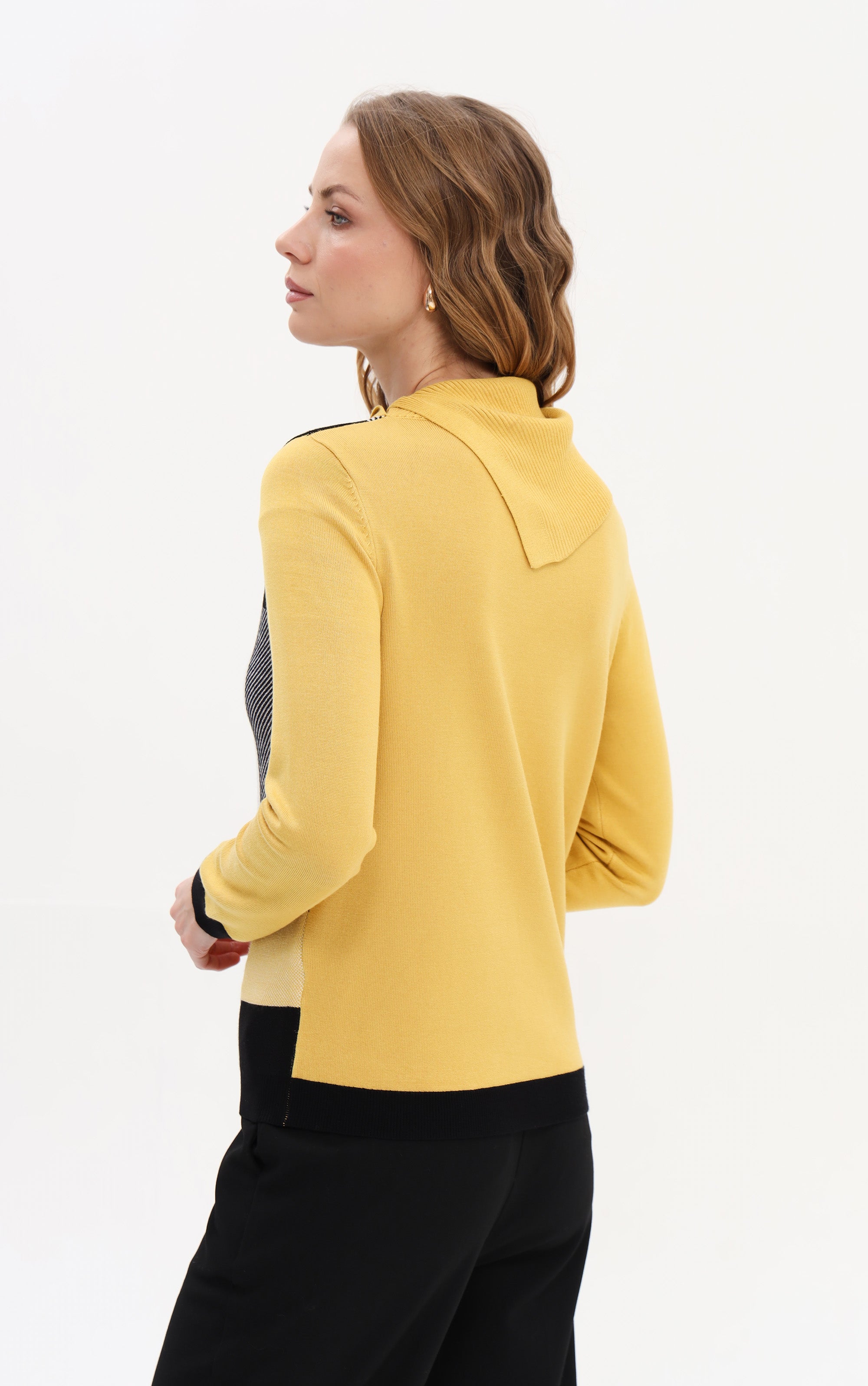 Pullover mit asymetrischem Kragen