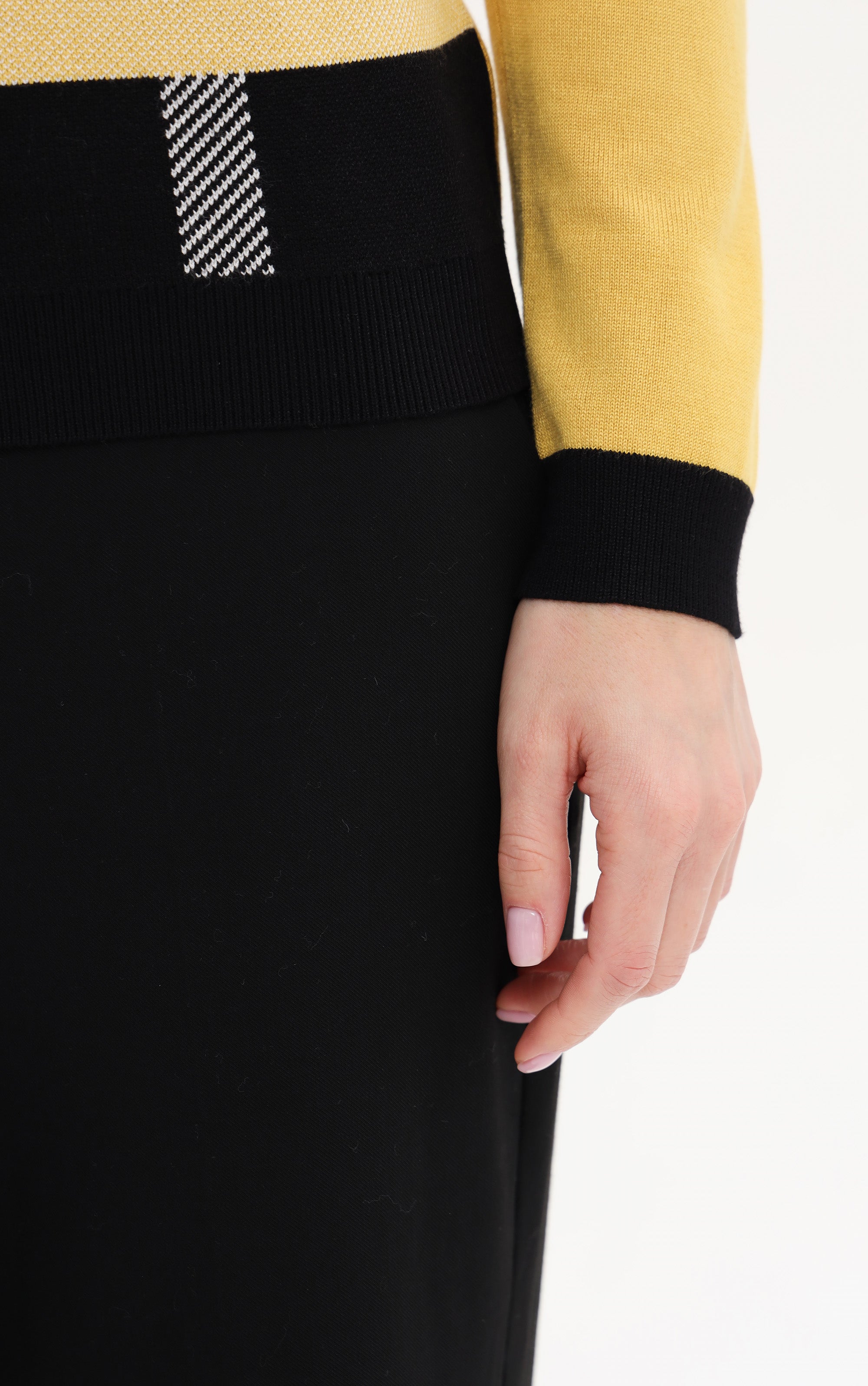 Pullover mit asymetrischem Kragen