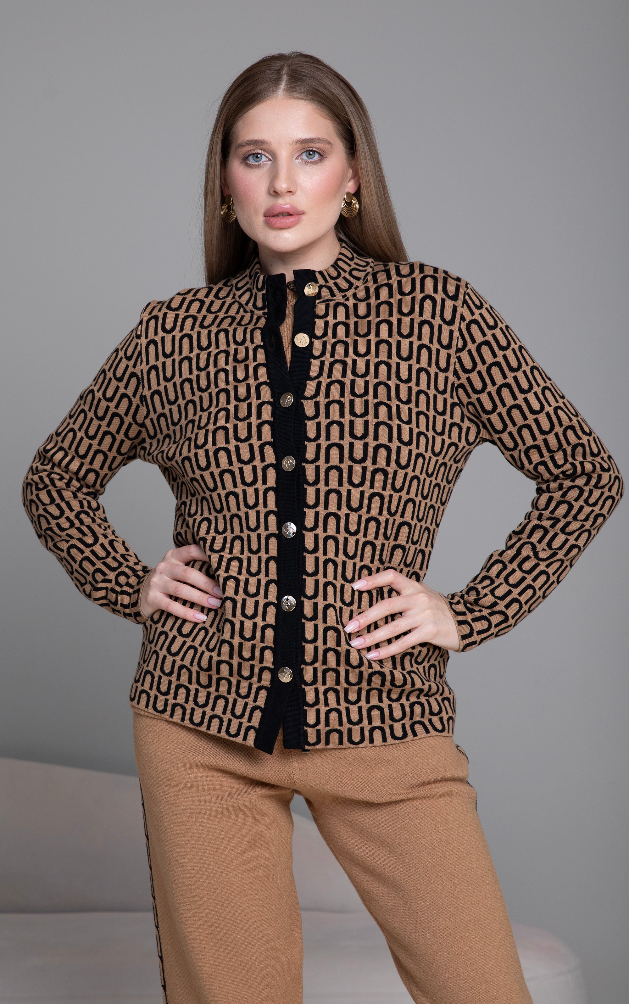 Strickjacke mit geometrischem Muster