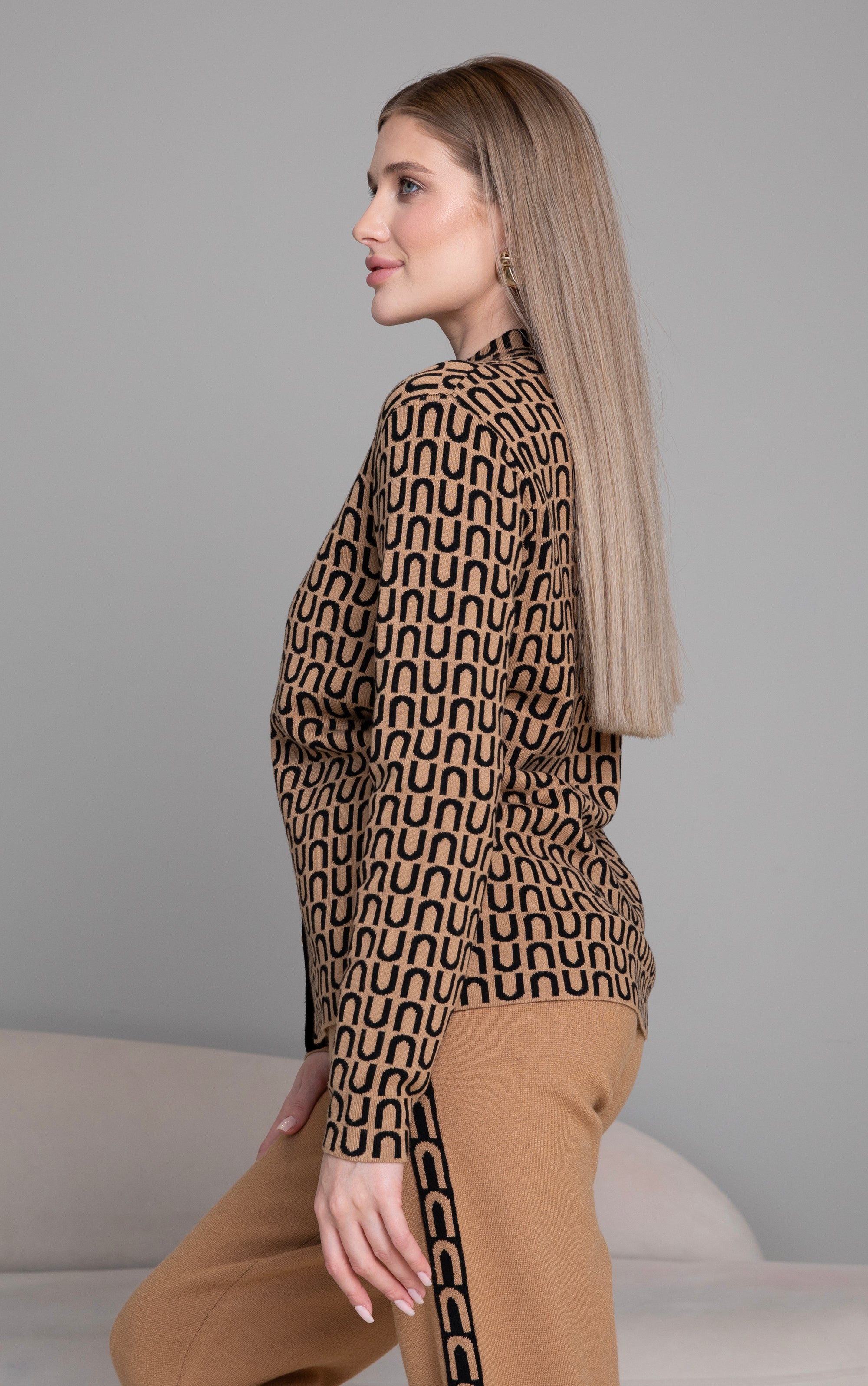 Strickjacke mit geometrischem Muster