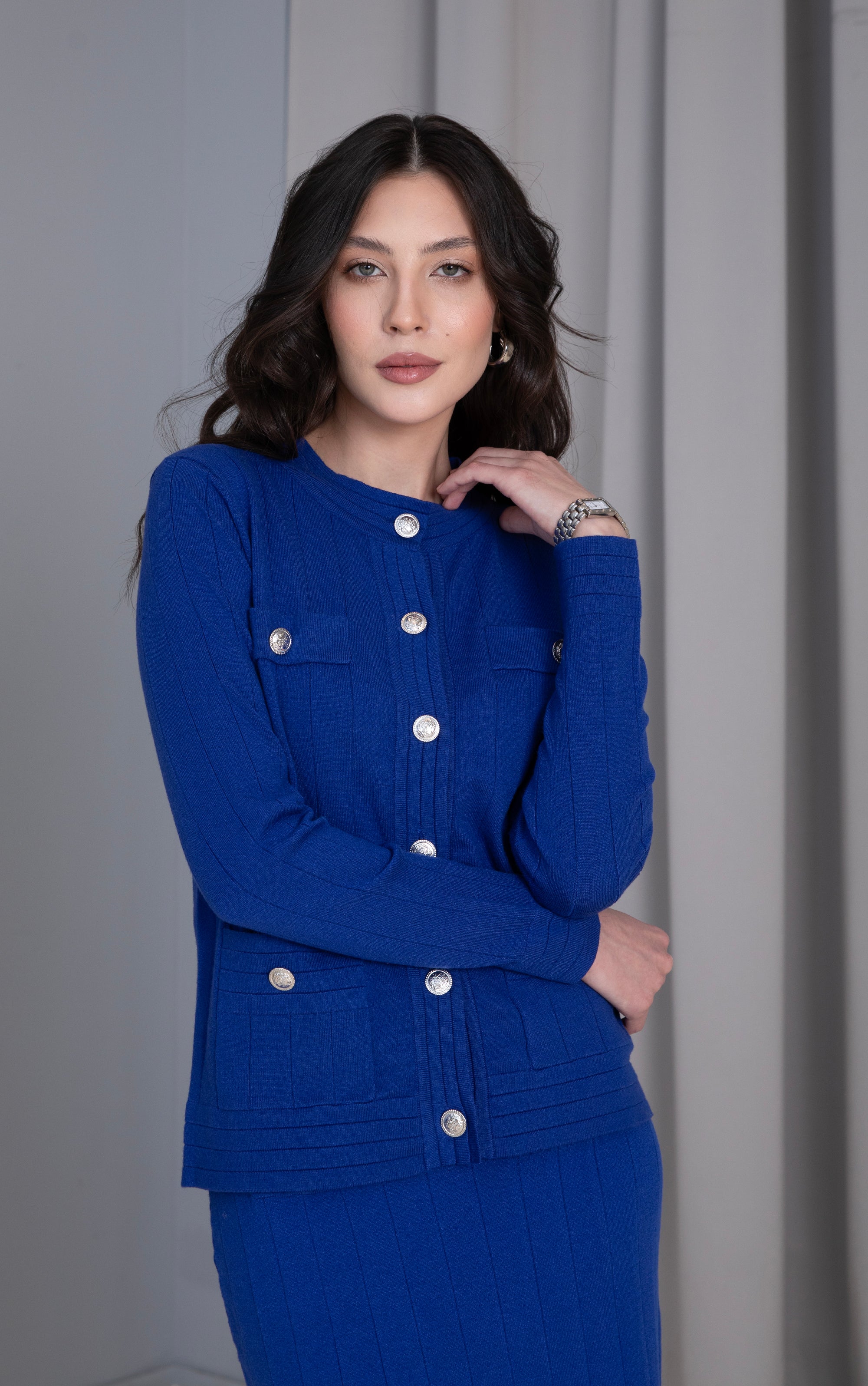 Strickjacke mit Knopfdetails und Vordertaschen