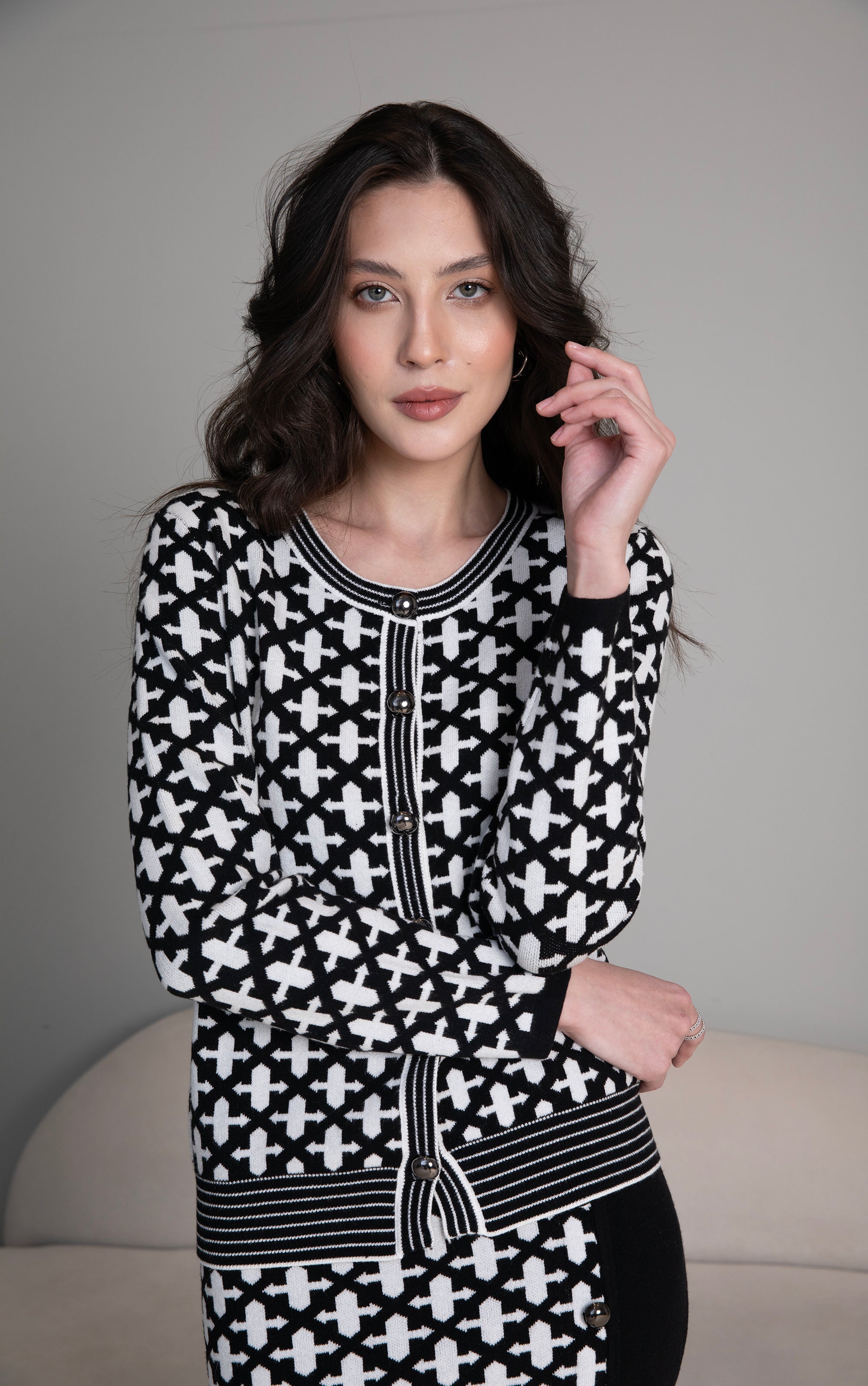 Strickjacke mit geometrischem Muster
