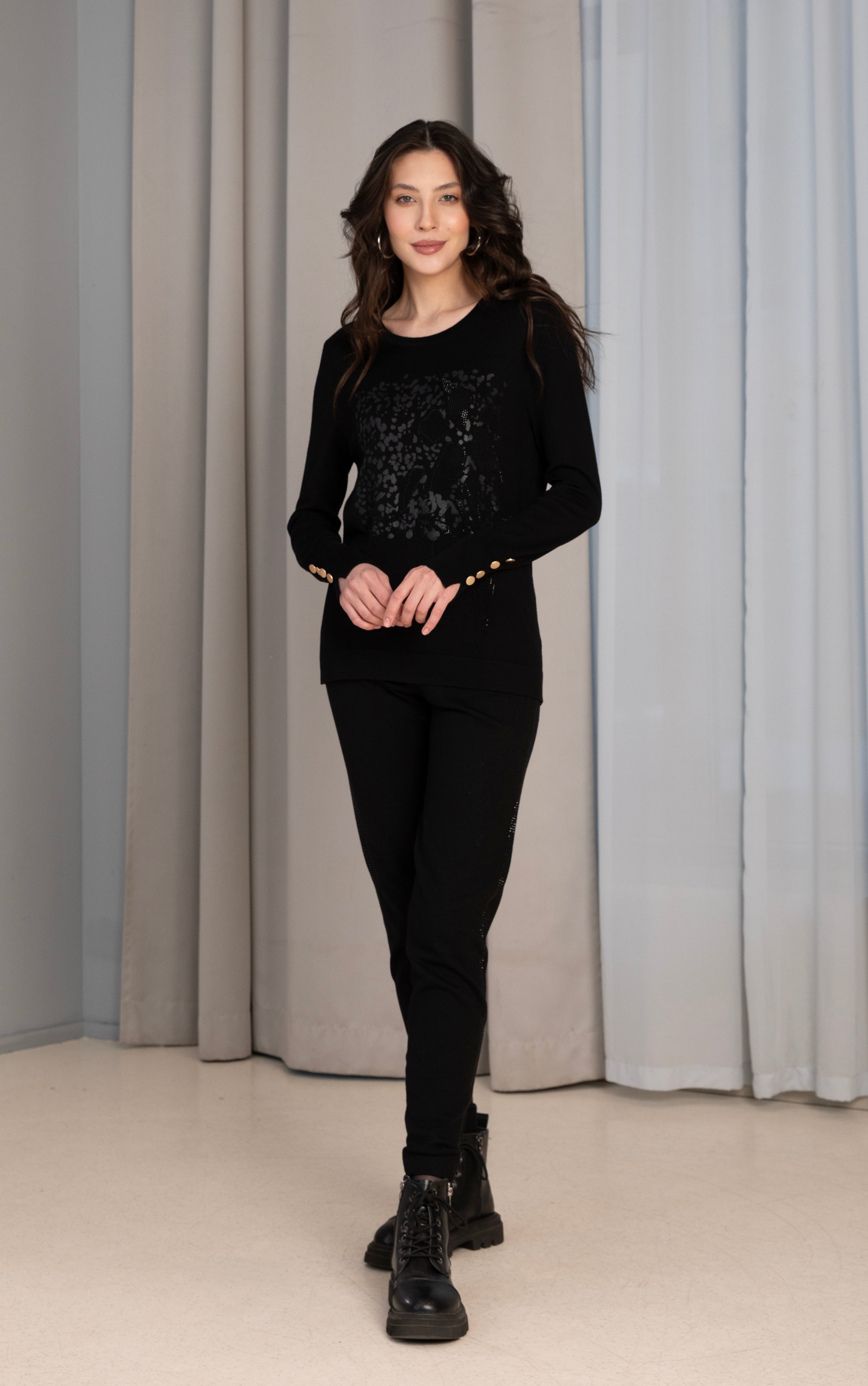 Strickpullover mit abstraktem Animal-Print und Strassblume