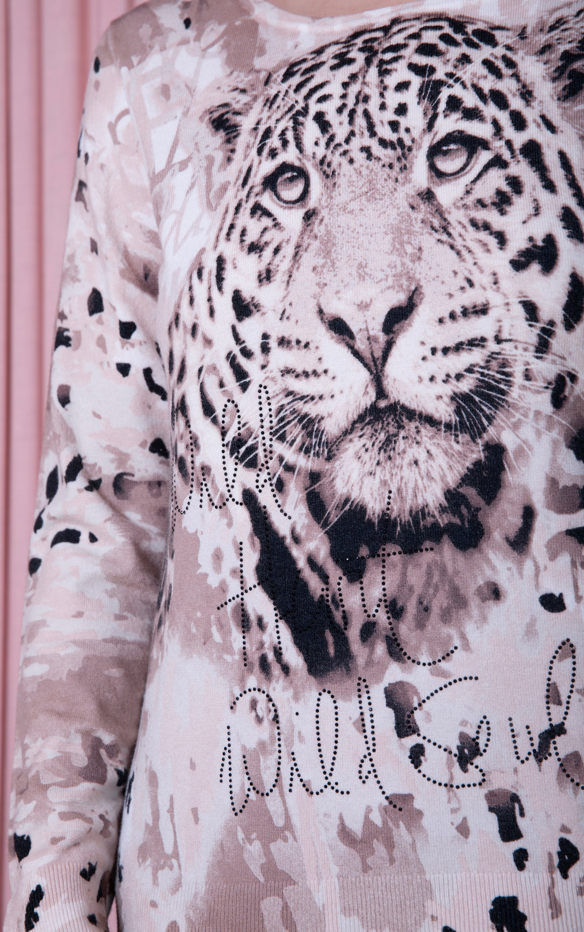 Strickpullover mit Leopardenkopf-Print und Strassdetails