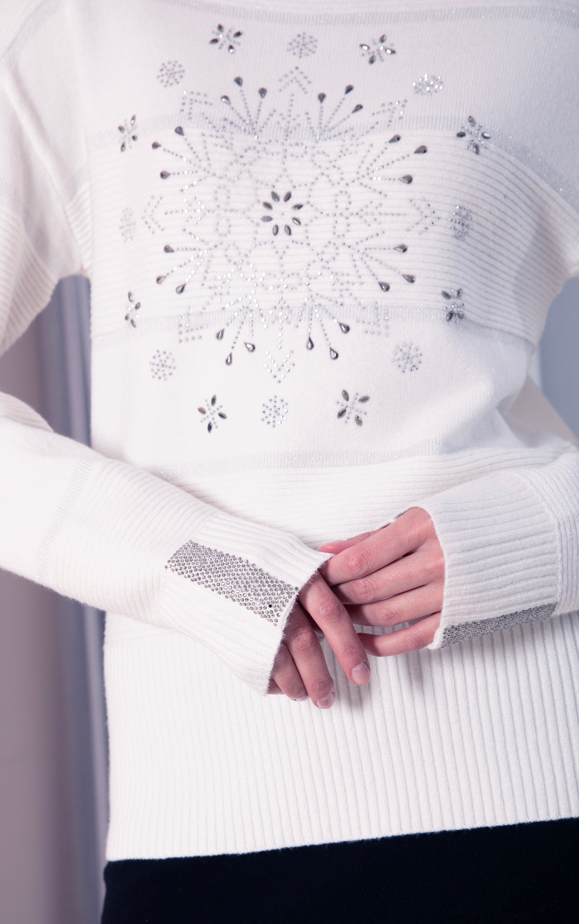 Strickpullover mit Strass-Schneeflocke