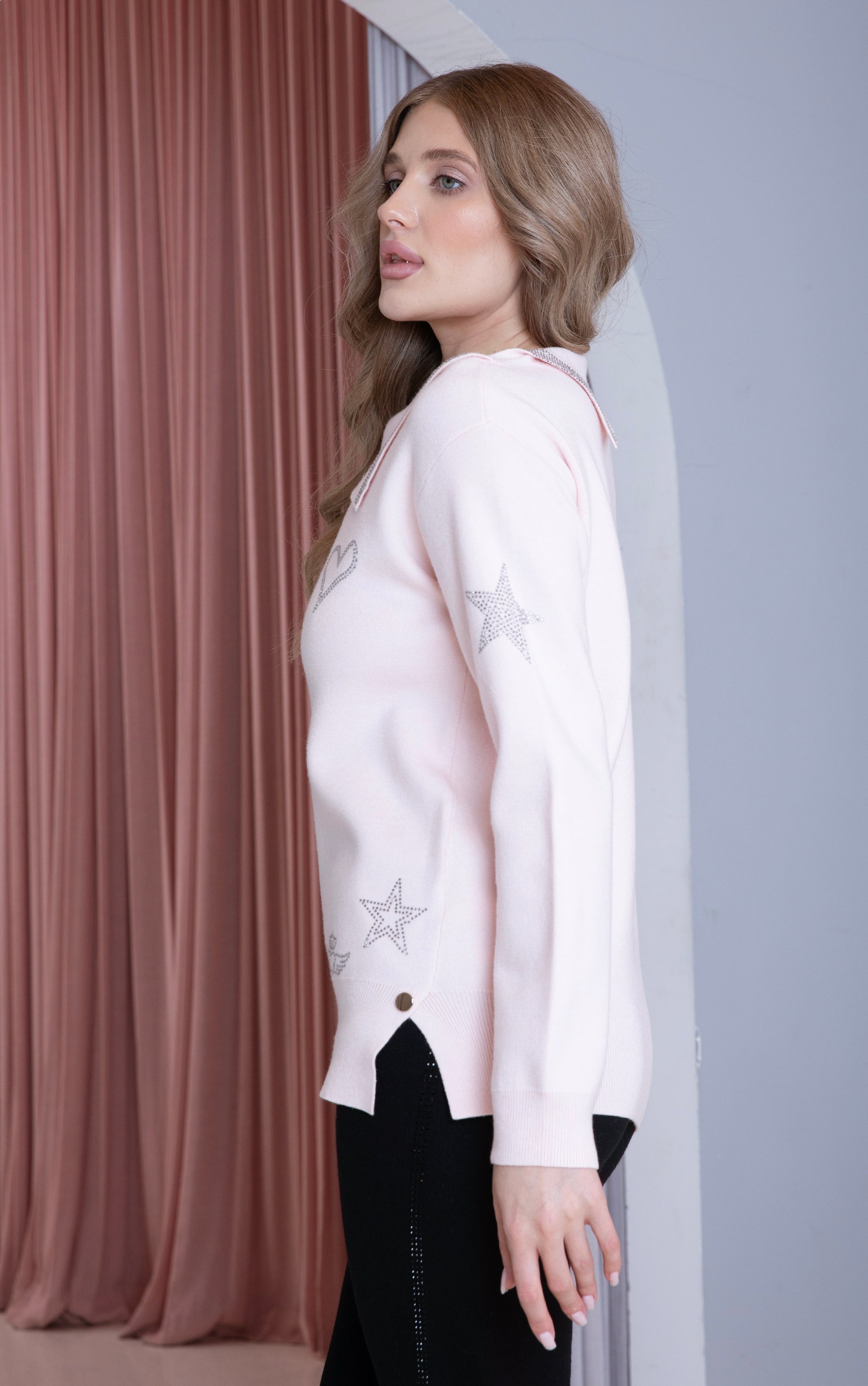 Pullover mit Umschlagkragen und Strassmotiven