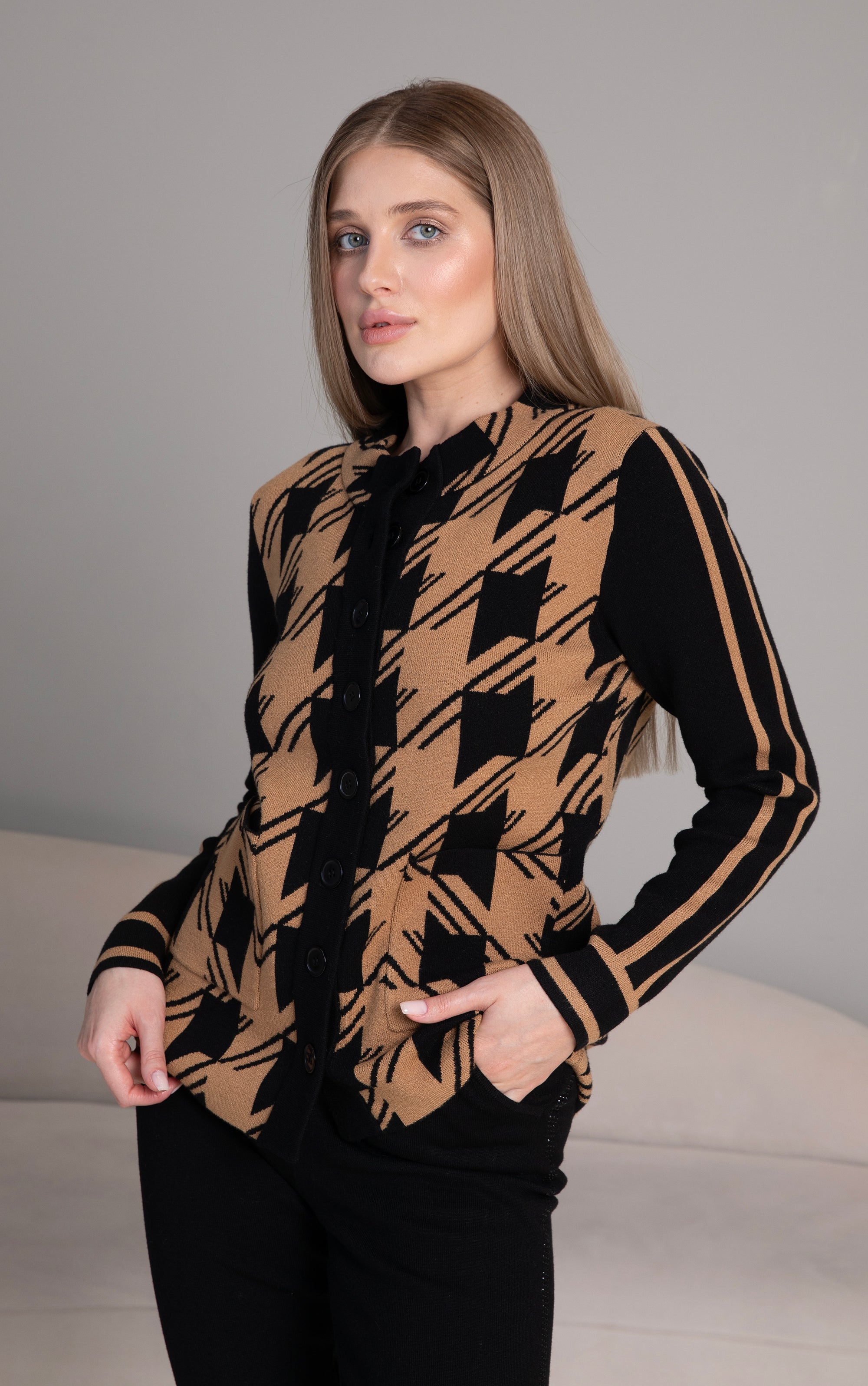 Strickjacke mit Karomuster