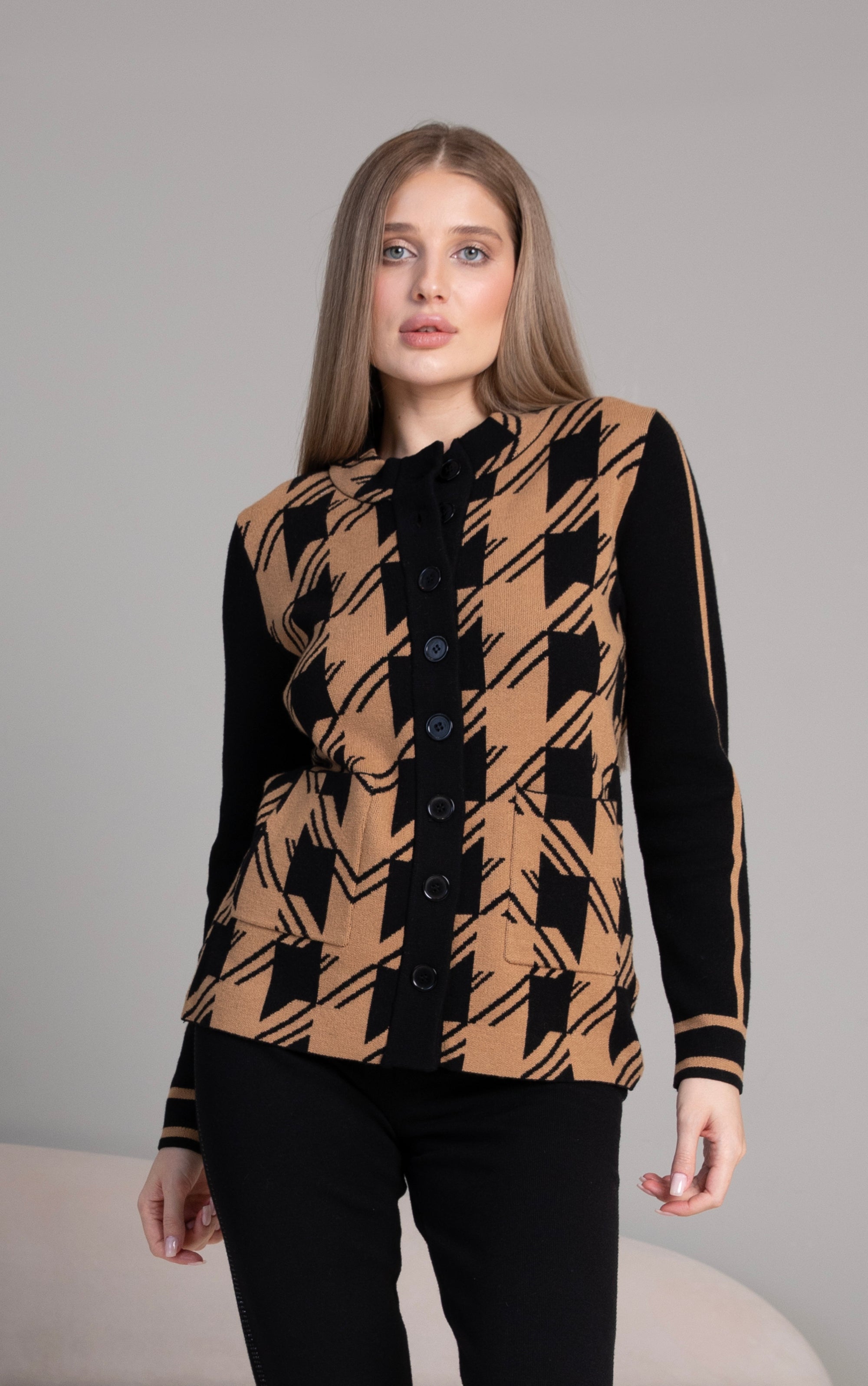 Strickjacke mit Karomuster
