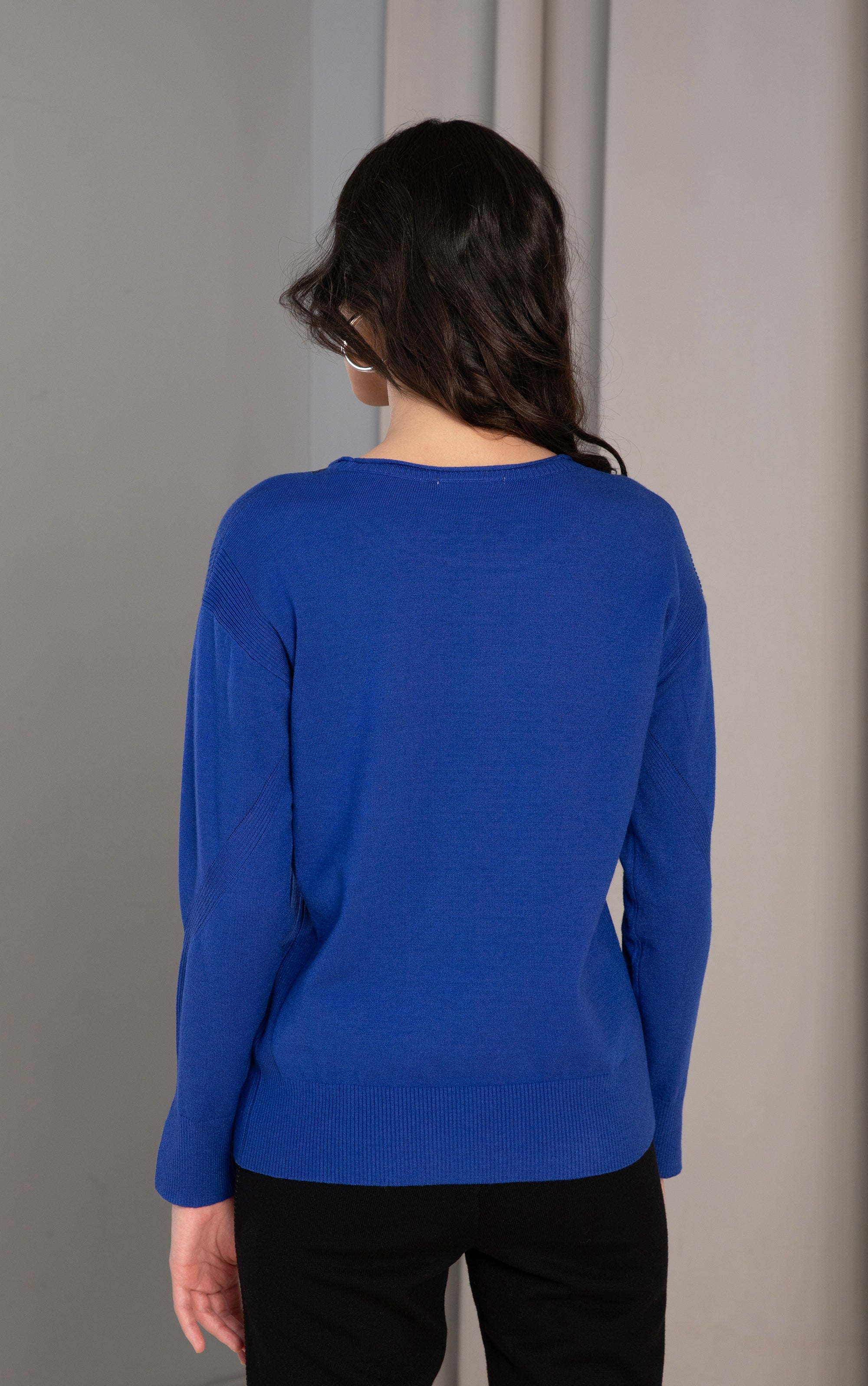 Strickpullover mit Vordertasche und Strassdetails