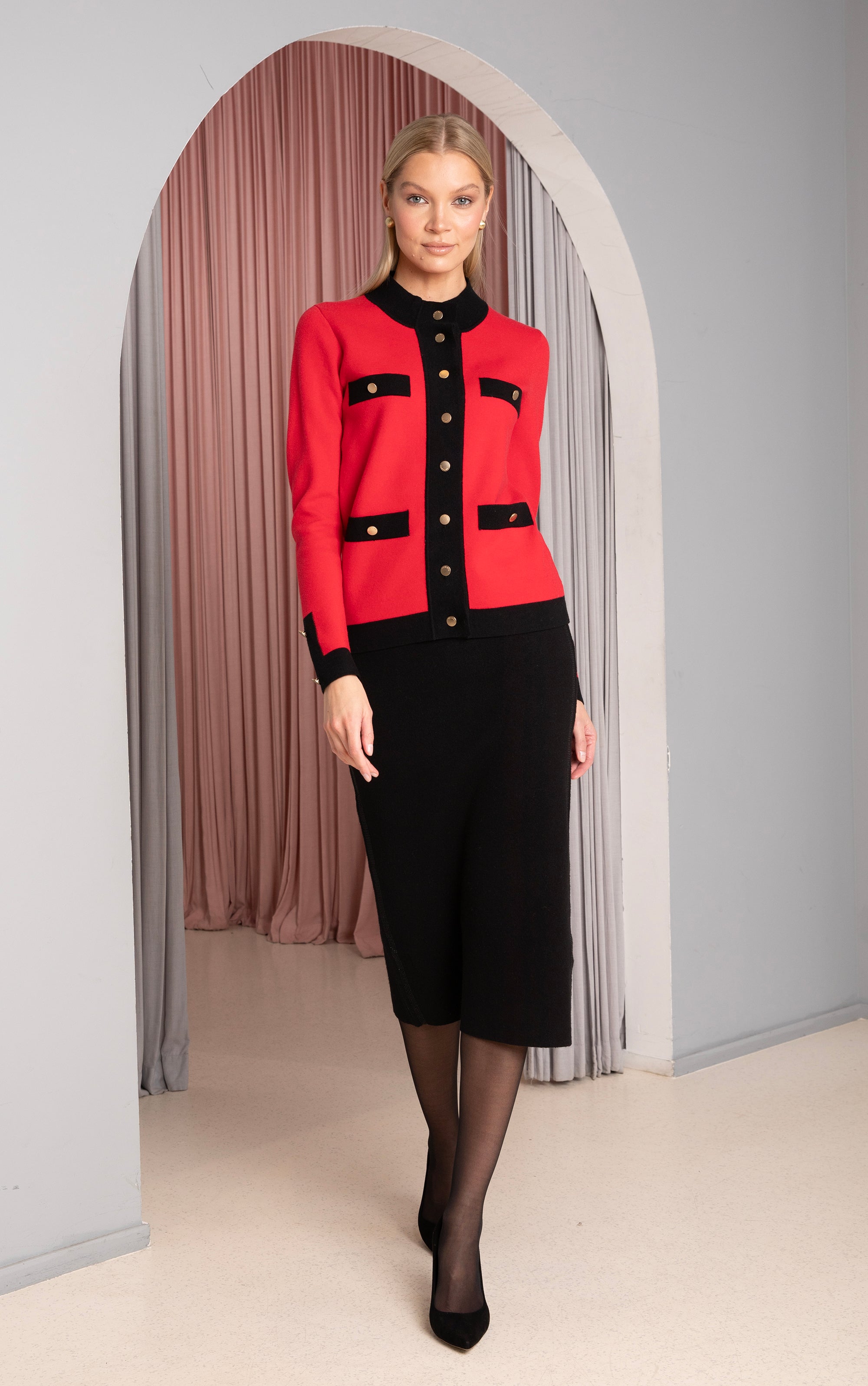 Strickjacke mit Knopfleiste und Stehkragen