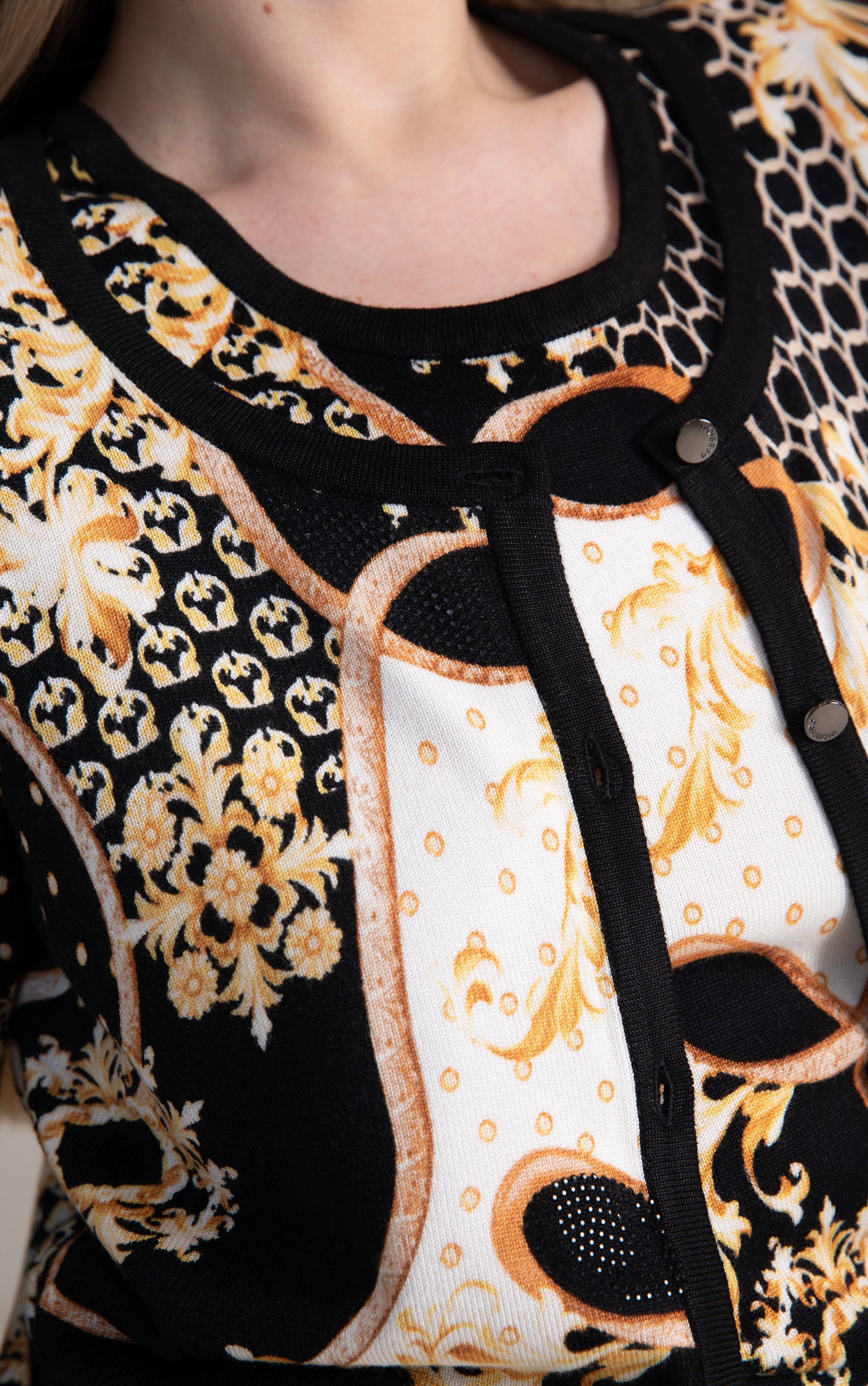 Twinset mit dekorativem Schal-Print