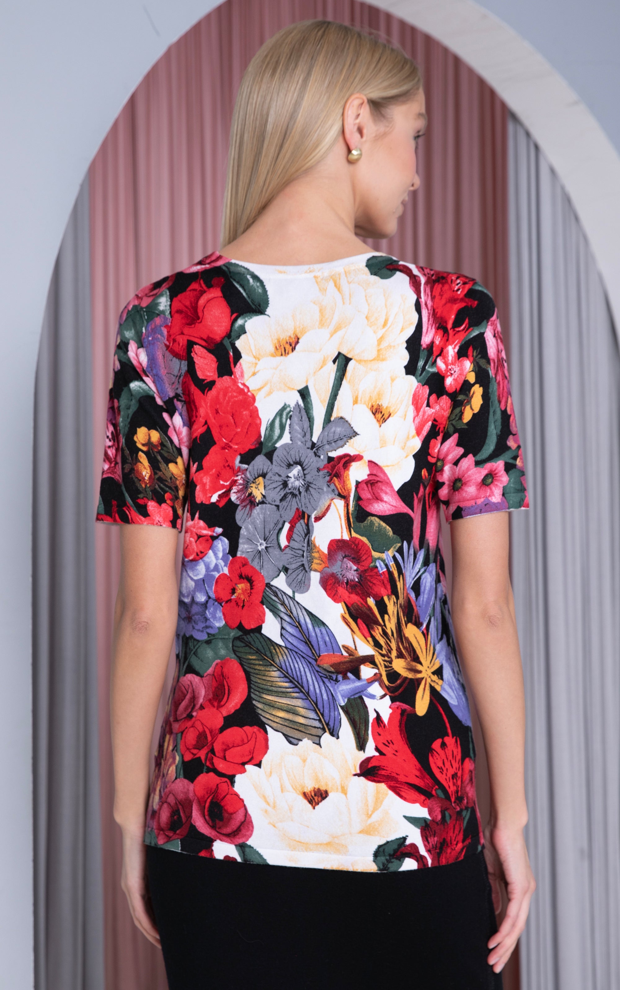 Twinset mit farbigem Blumenmuster