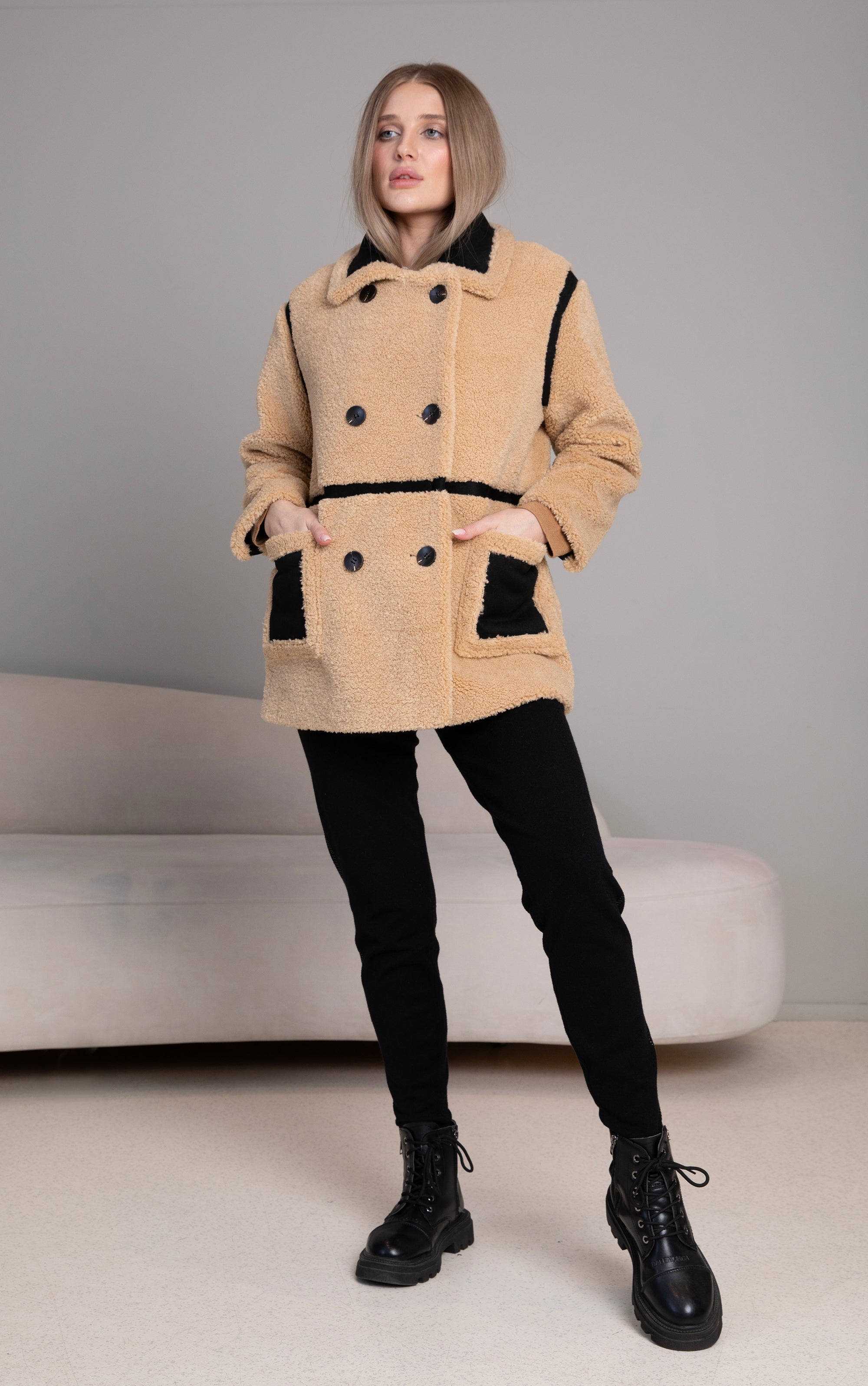 Teddyfleecejacke in Beige mit zwei Vordertaschen