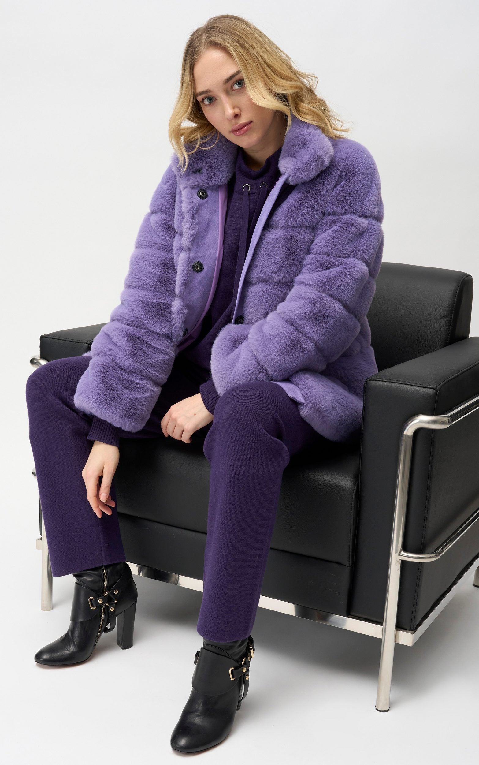 Kunstfell Steppjacke in zartem Hellviolett oder Schwarz