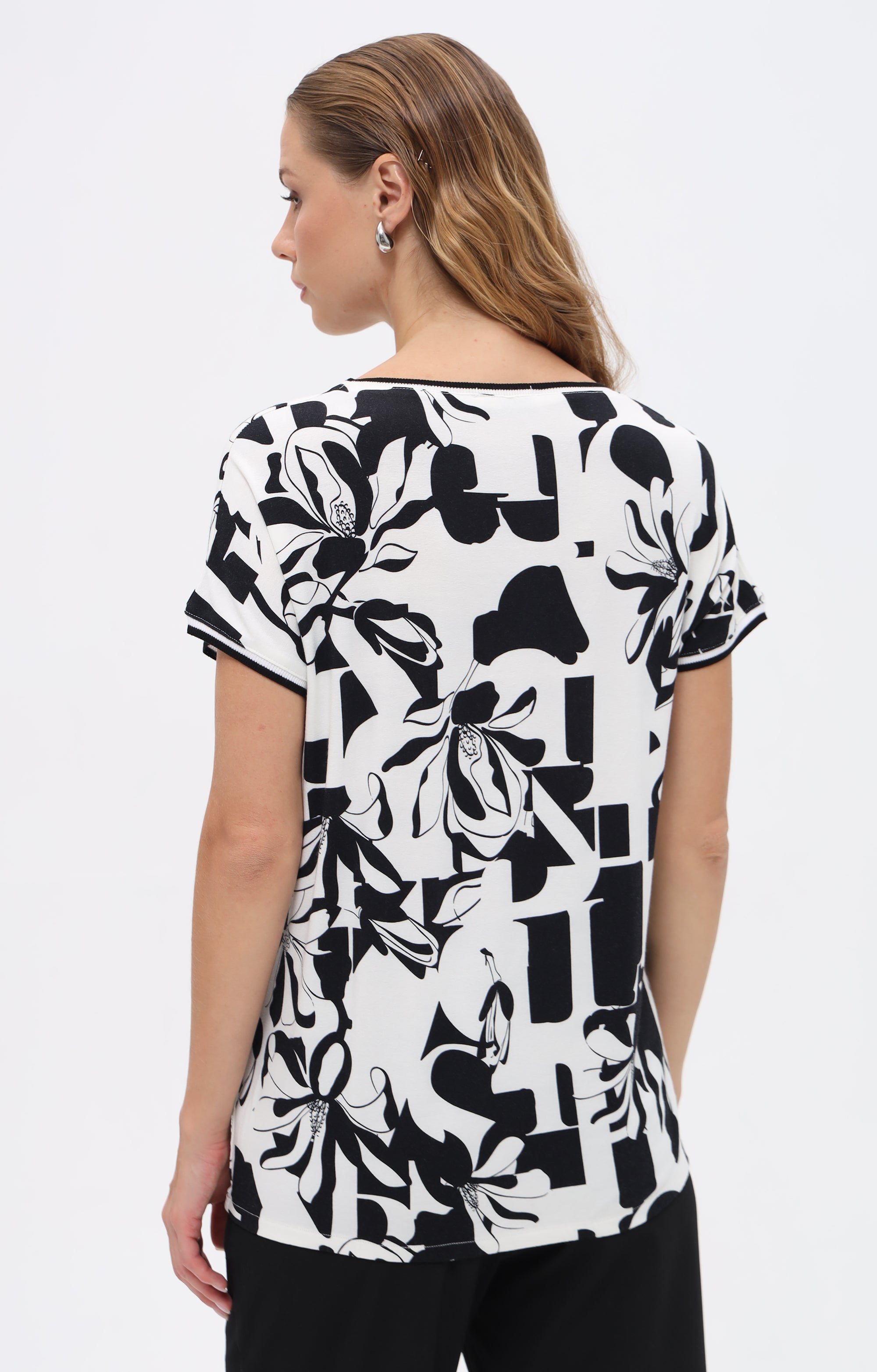 T-Shirt mit grafischen Textmustern