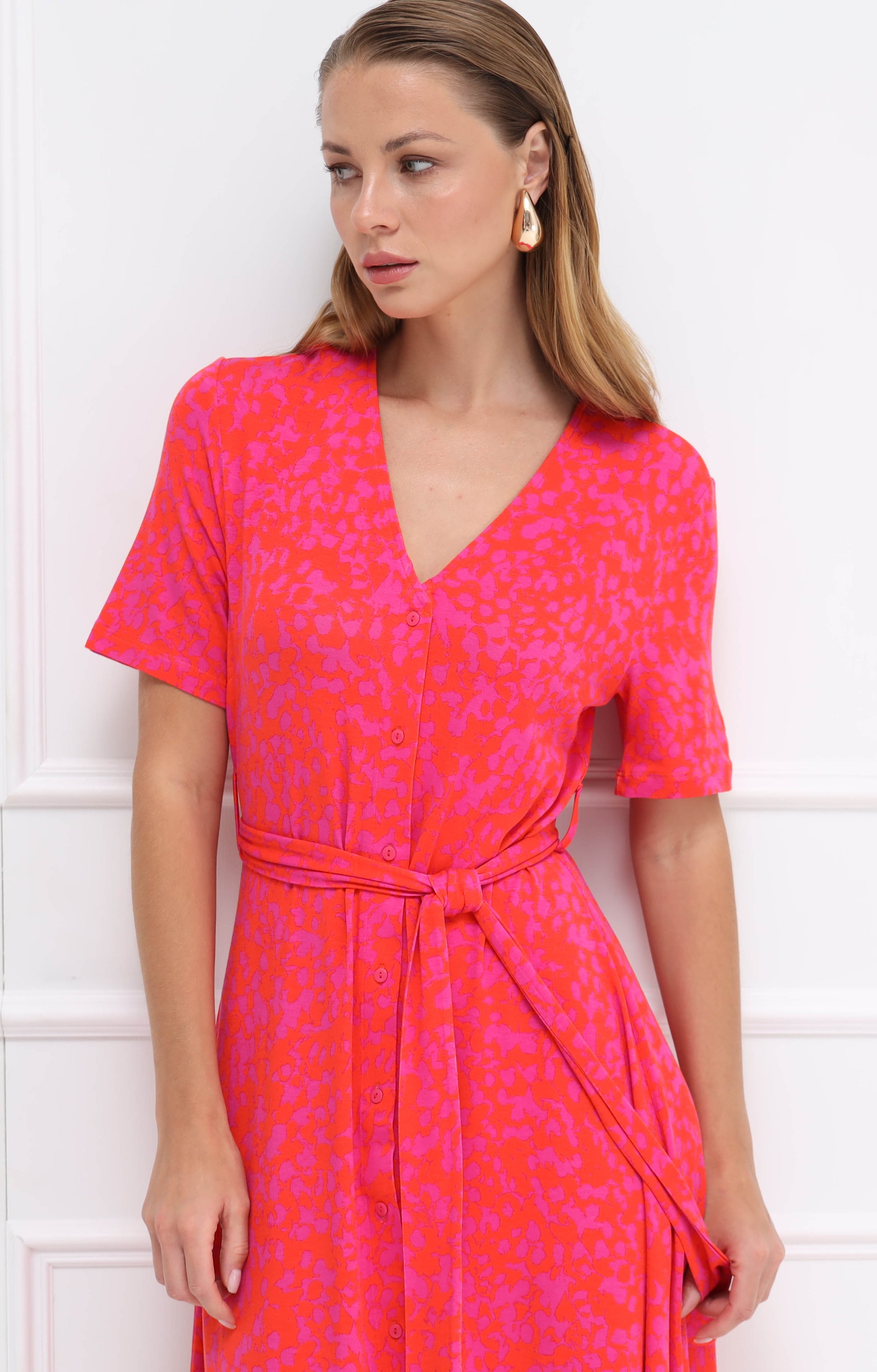 Kleid mit Bindegürtel