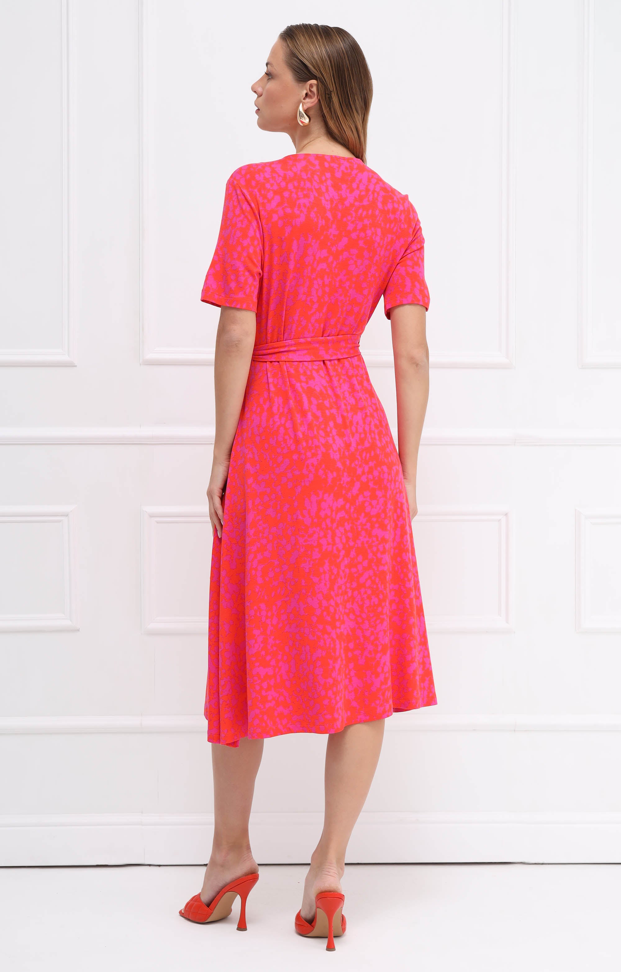 Kleid mit Bindegürtel