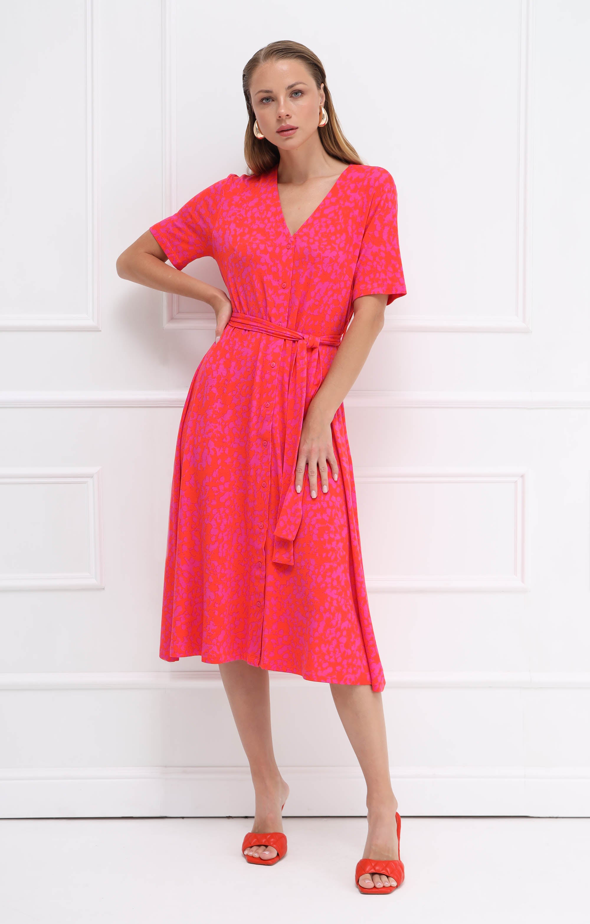 Kleid mit Bindegürtel
