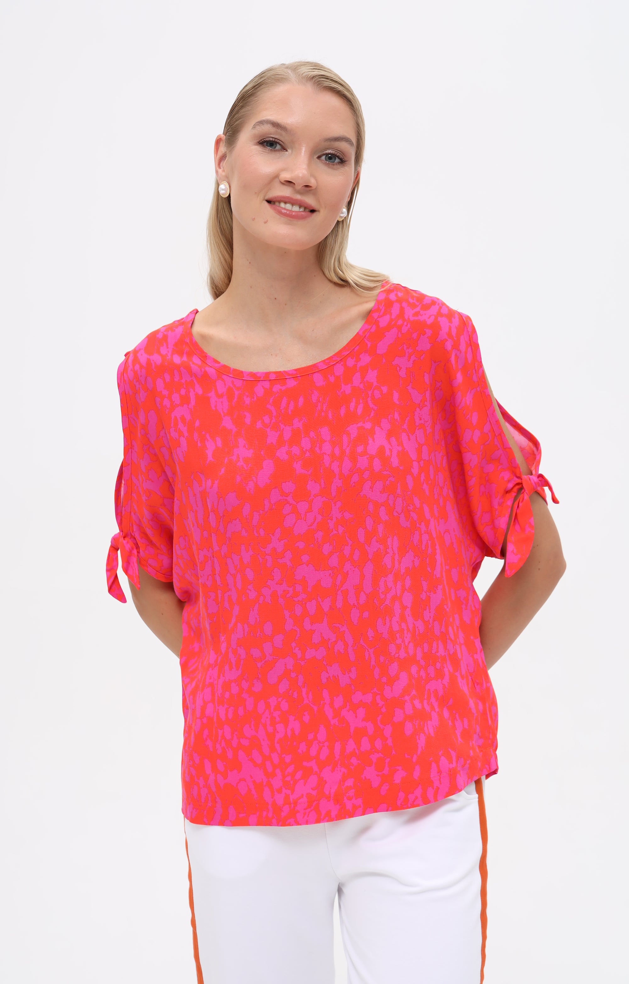 T-Shirt mit abstraktem Print und Bindedetails