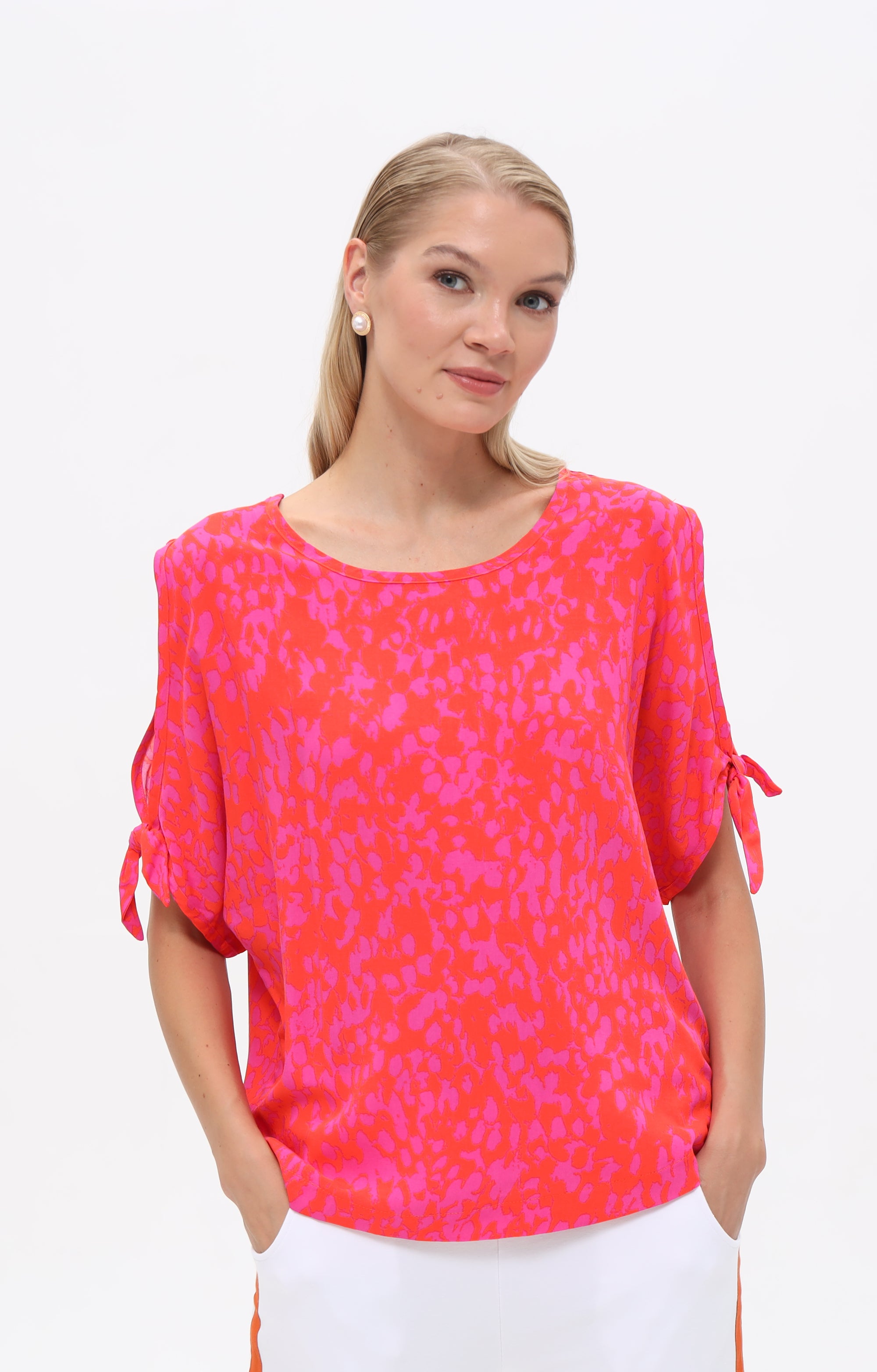 T-Shirt mit abstraktem Print und Bindedetails