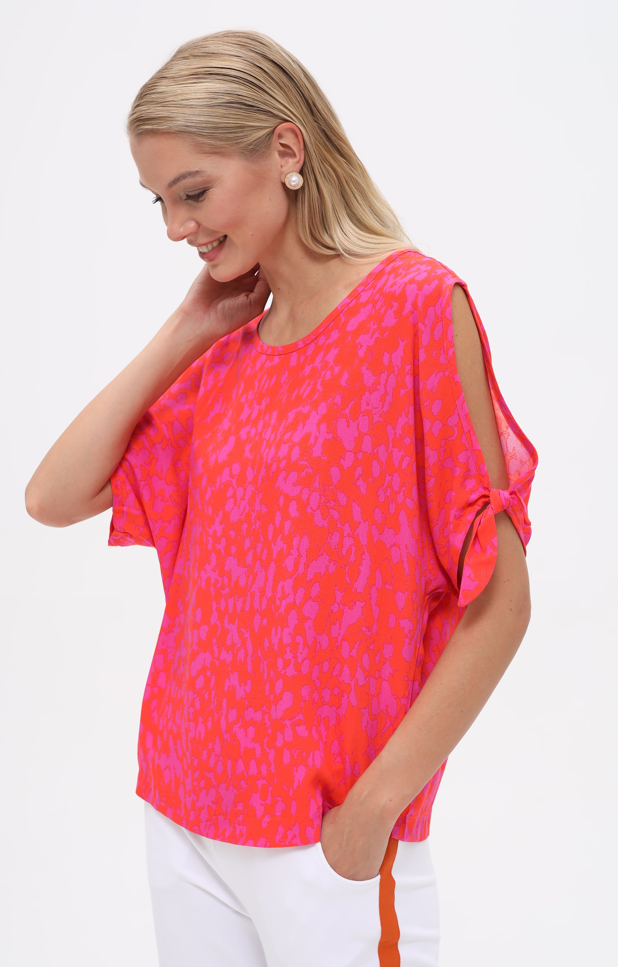 T-Shirt mit abstraktem Print und Bindedetails