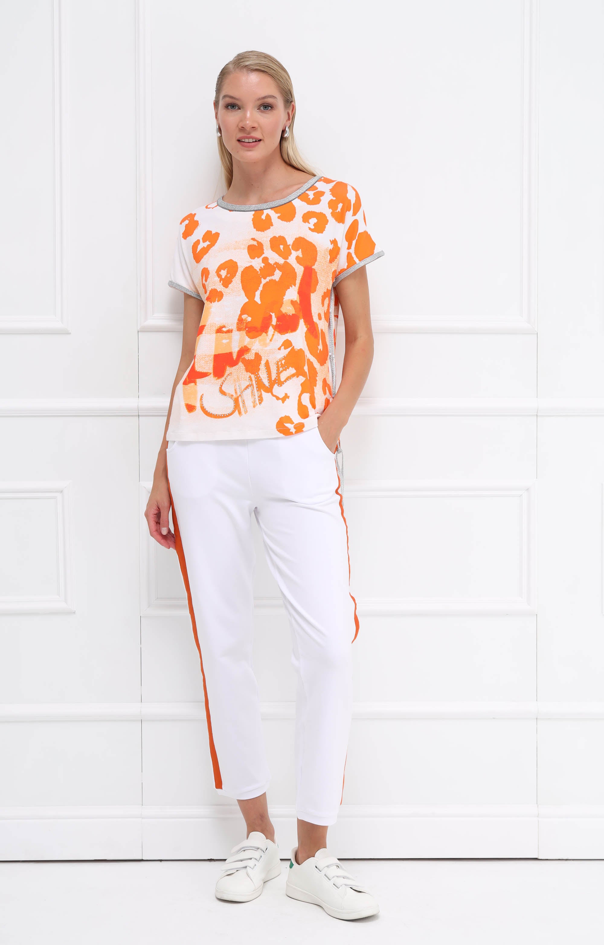 T-Shirt mit Leoprint und Glitzer Details