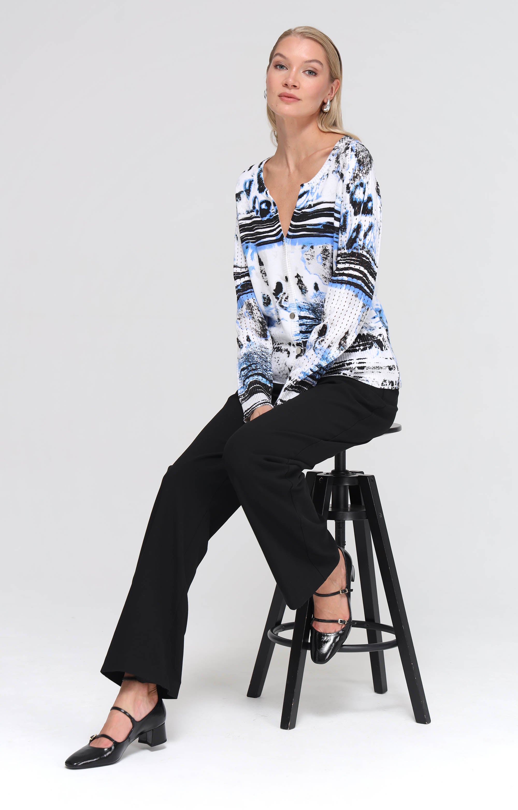 Strickjacke mit abstraktem Print