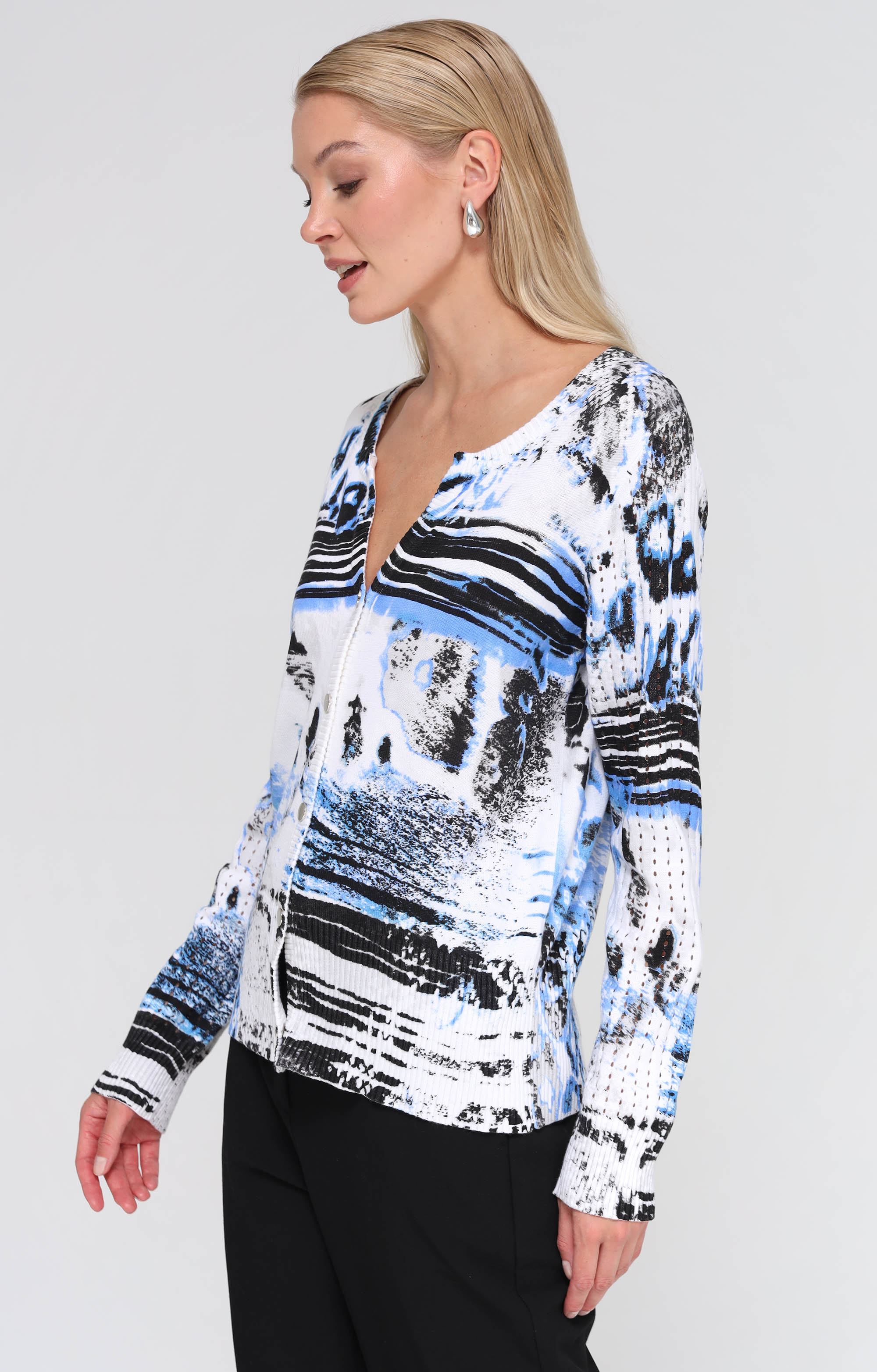 Strickjacke mit abstraktem Print