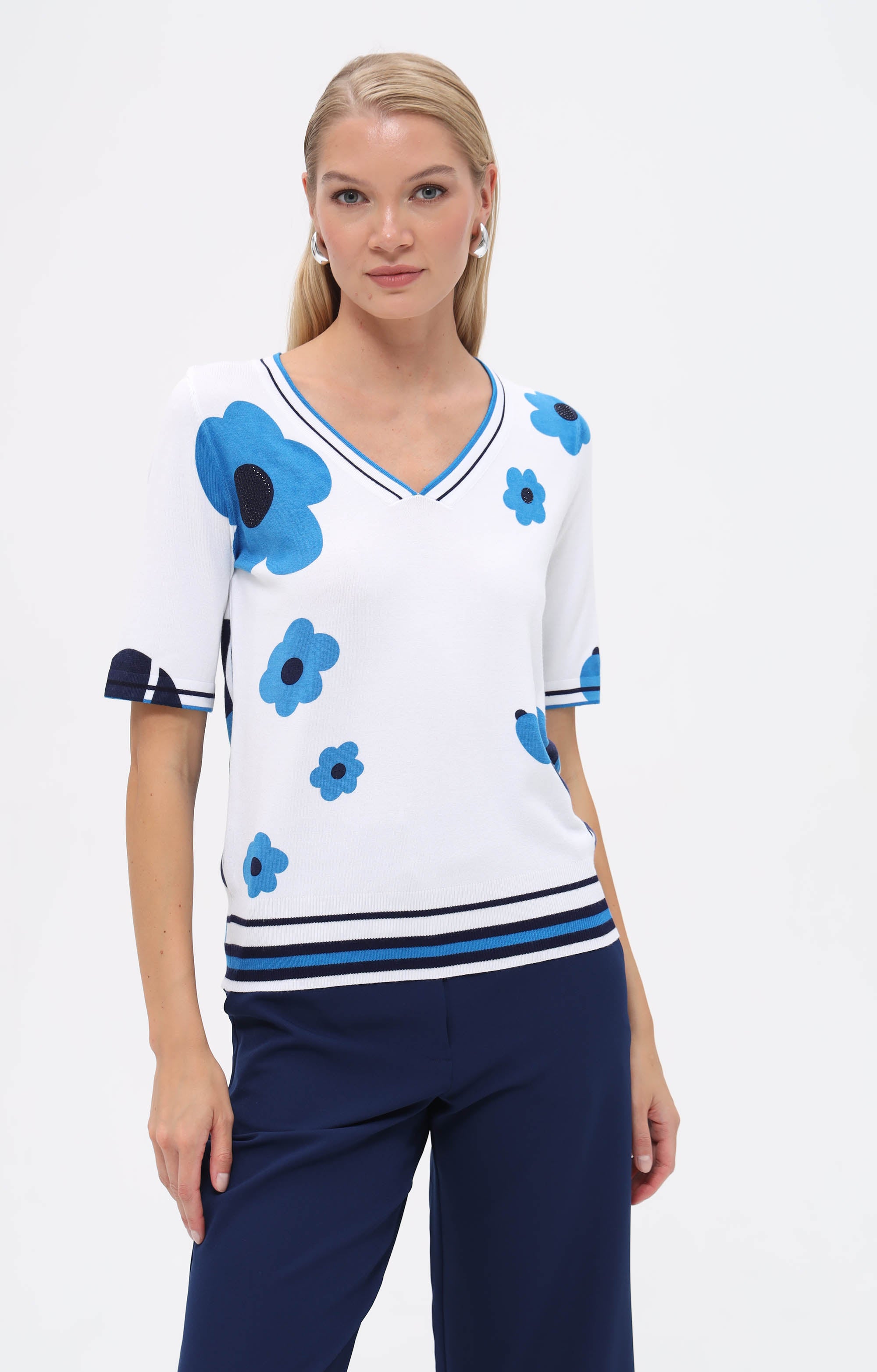 T-Shirt mit Blumenprint und Streifendetails