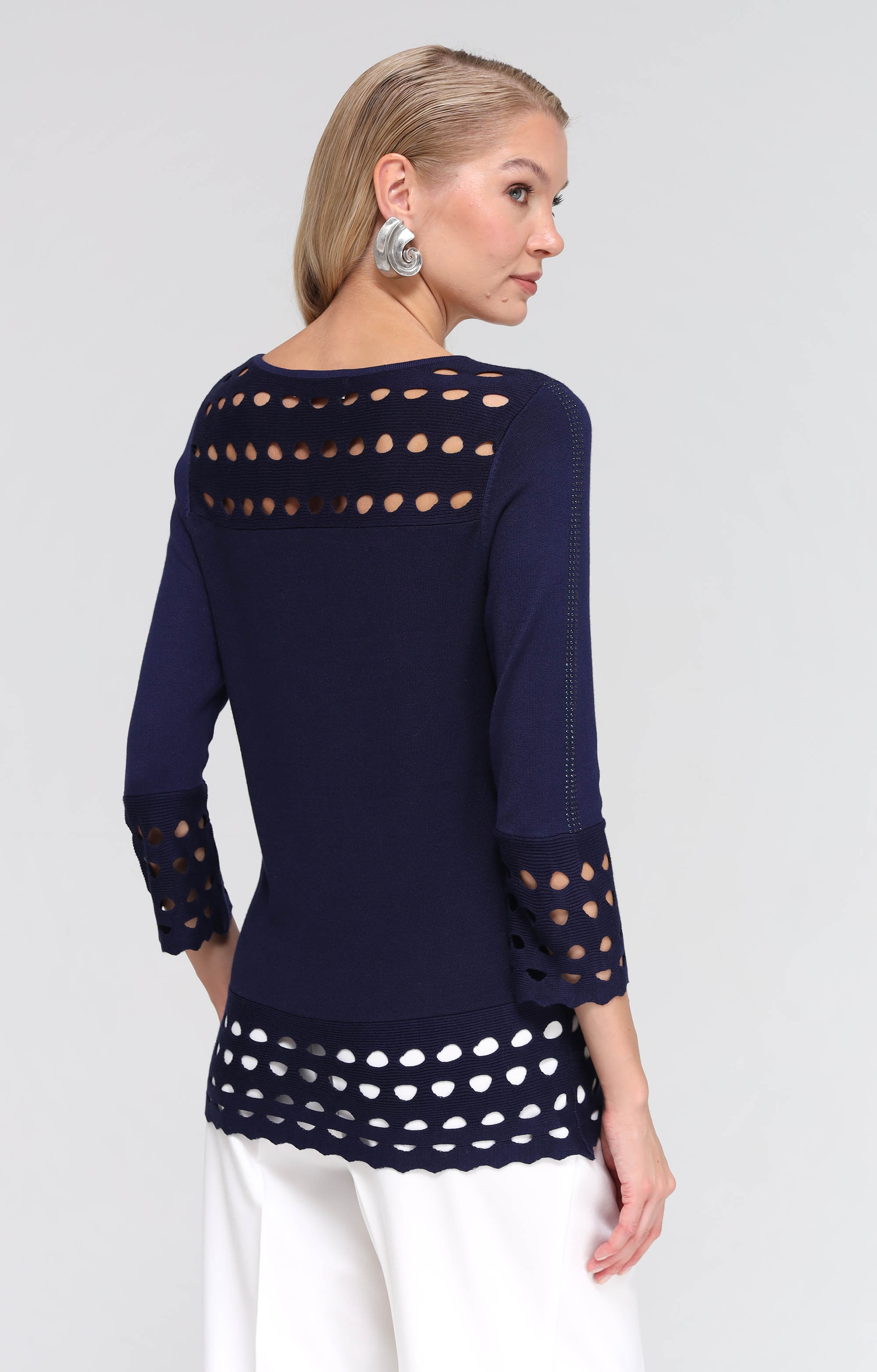 Pullover mit perforierten Akzenten und Strass