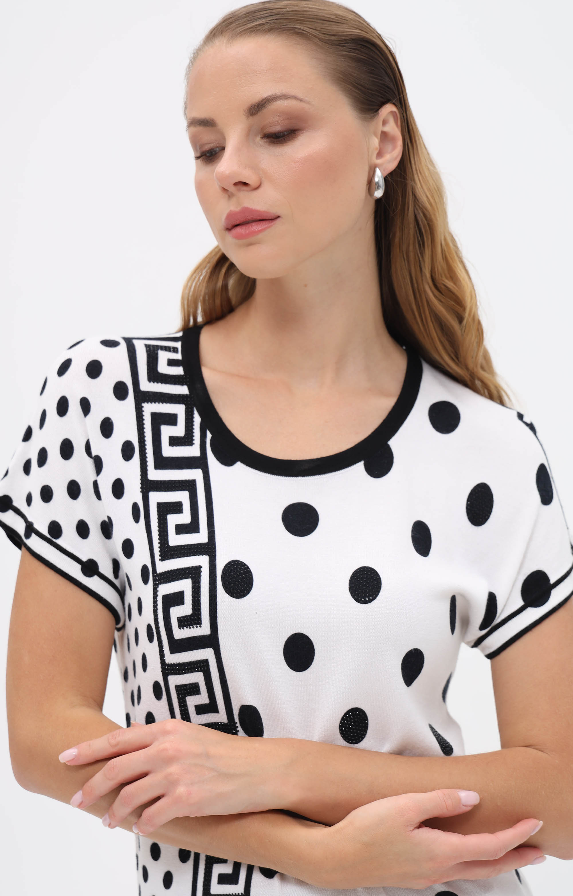 T-Shirt mit geometrischem Ornamentmuster und Punkten