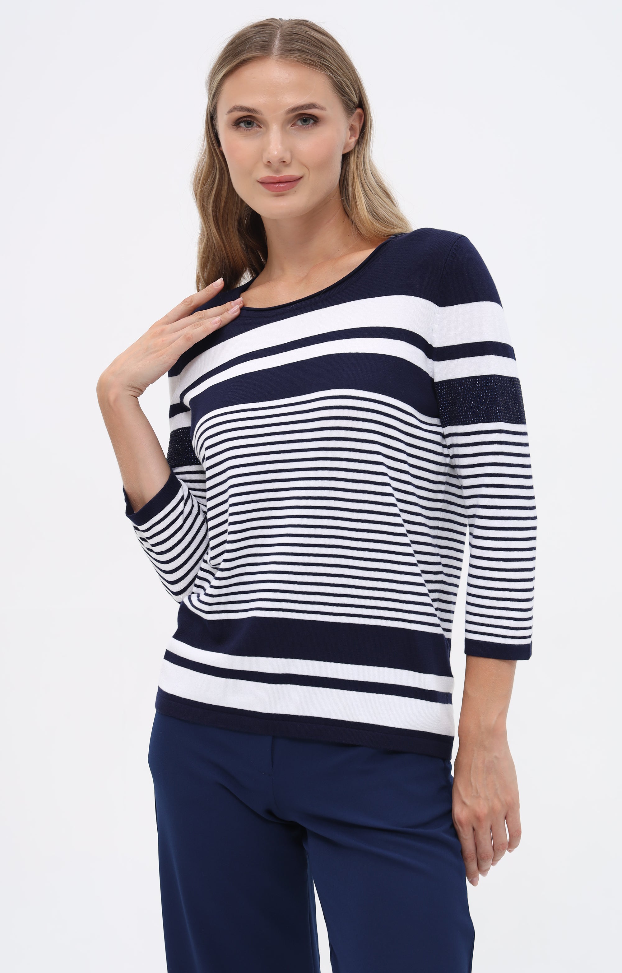 Pullover mit Ringel-Muster und Strassdetails