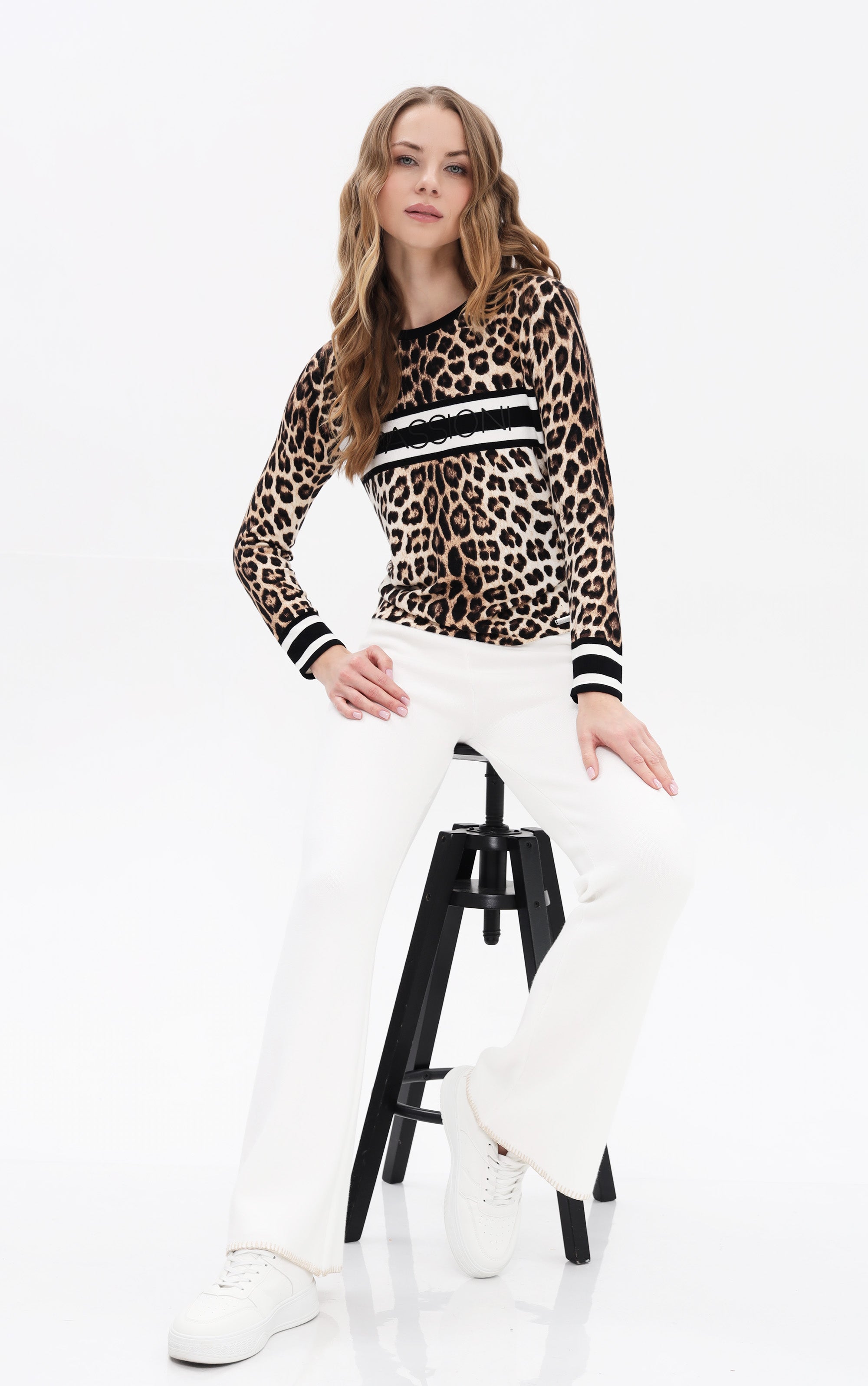 Pullover mit Leoprint und Logo