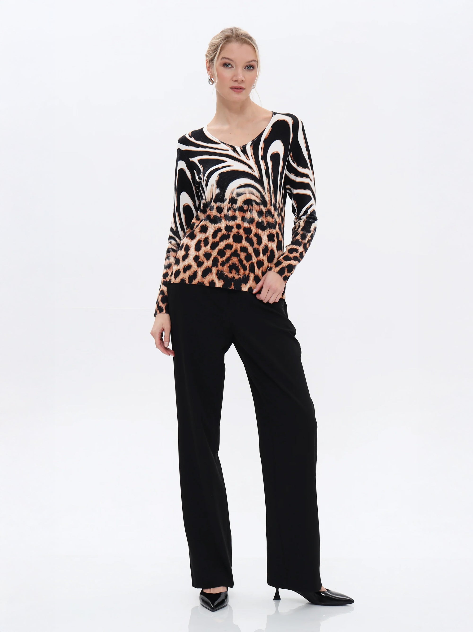 Rundhalspullover im Animalprint-Mix
